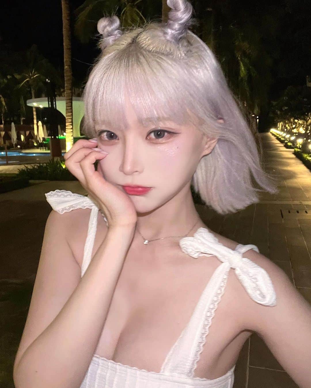 オ・ジウンのインスタグラム：「ュ...ユ...그  궁금한게 있는데  여러분들 몇살이에요 ?...  안 알려주면 삐짐 🥺 ㅋ-ㅋ⫬ㅋ⫬ㅋ⫬ㅋ⫬ㅋ⫬  Ex ) 16」