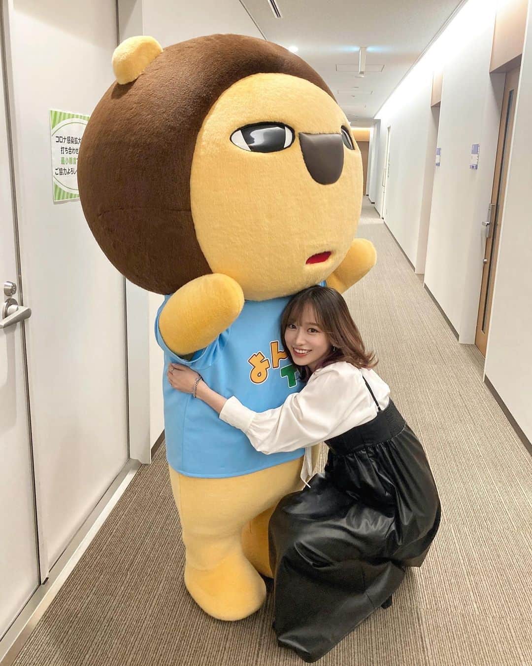 のインスタグラム：「/* 告知です🙋🏻‍♀️ 本日放送　あれみた？ 5月8日（月）よる11時56分〜 見取り図の恋愛応援プロジェクト にお邪魔させていただきました🥺💕💕 楽しかった〜🐰🎶 あまりにも自分の楽屋が散らかってて写真撮った😂 らいよんちゃんもめちゃかわいかったఠ_ఠ💗💗💗 みなさんありがとうございました❕ 来週からたくさん映るみたいです見てください♡♡♡」