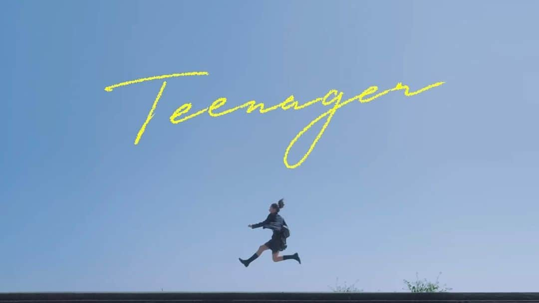 竹中夏海のインスタグラム：「Rainy。4thシングル「Teenager」のMVとライブの振付を担当させて頂きました〜  レイちゃん、歌えて踊れておまけにMCまで長けていてたまげました  MVも公開されているのですが、ダンスシーン以外も 瑞々しくて尊すぎて 「こんなに胸がいっぱいになるということはまさか、自分の記憶では……？」 と錯覚しそうになりました  GWにはダンスイベント「SWAY」にも出演しライブver.も披露しました！  たくさん聴いて観て一緒に踊ってくださいー！  assistant❤︎ @yuri723k   #Rainy #rainy_teenager #Rainyレイニー #teenagerダンスチャレンジ #choreography」