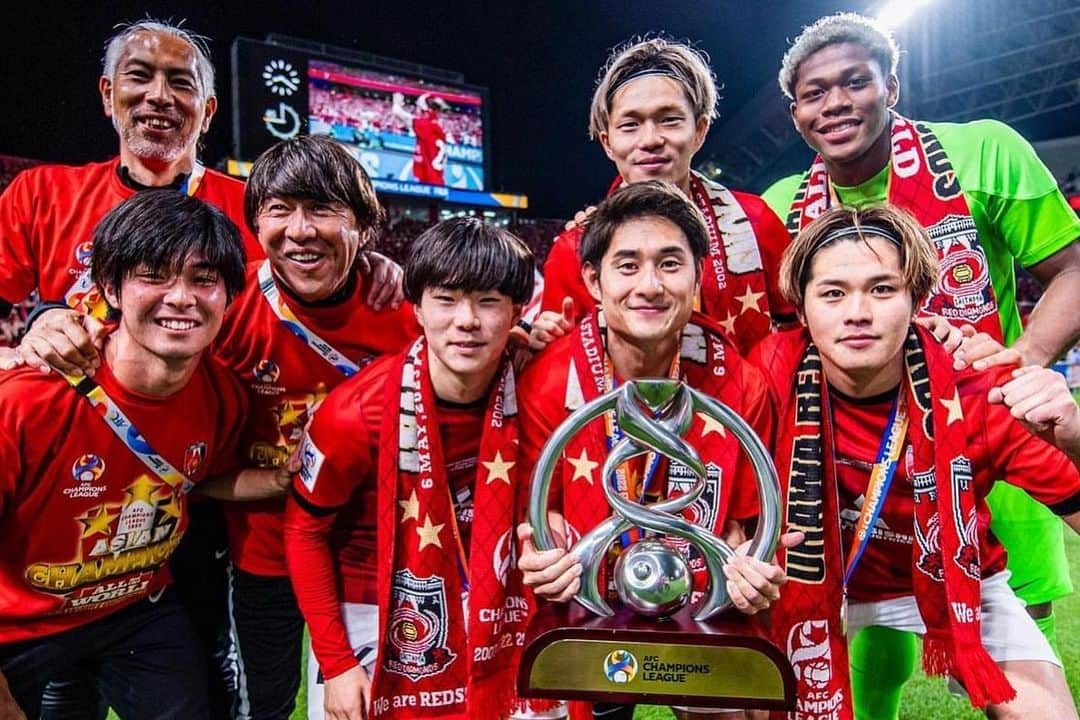 荻原拓也さんのインスタグラム写真 - (荻原拓也Instagram)「ASIAN CHAMPIONS🏆  スタジアムでの歓喜、試合後の浦和の街で多くの方々の幸せを感じ、改めて浦和のフットボール文化が最高だと思いました。 浦和レッズに携わるすべての方々、ありがとうございました。 そしておめでとうございます！ #acl#final#urawareds  #浦和レッズ #荻原拓也」5月8日 22時02分 - lefty_hamster26