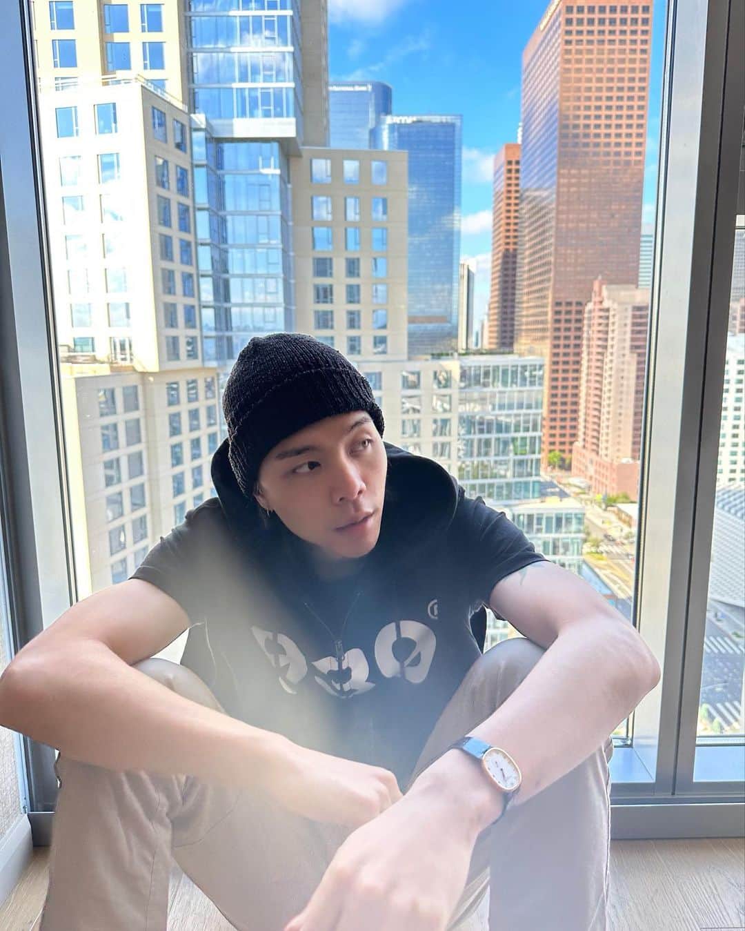 ジャニーのインスタグラム：「😎」