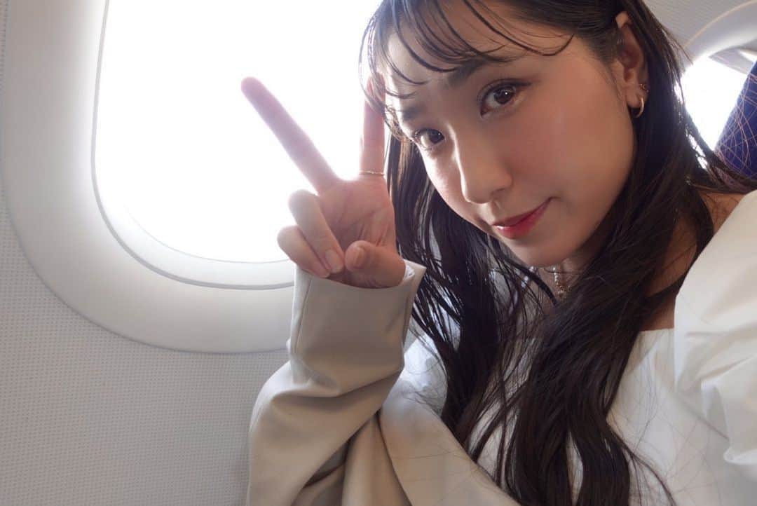 のインスタグラム：「村上春樹氏の「雨天炎天」を旅のお供にしました📖´- ⁡ 私も行ってみたいけれど女人禁制.....🥺 ⁡ 宗教と文化と歴史が密接でとても興味深いです。 ⁡ ⁡  *⋆꒰ঌ┈┈┈┈┈┈┈┈┈໒꒱⋆*  #写真 #photo  #filmcamera #natural  #smile  #filmphotography #film #フィルムカメラ #anime  #manga #comic #model  #voiceactor #voiceactress #配音演员 #声優 #Japan #kawaii #kawaiigirl #model  #小見川千明  #小千姬 #귀여워 #셀스타그램 #셀카 #여행  #文学 #朗読  #村上春樹  ⁡  *⋆꒰ঌ┈┈┈┈┈┈┈┈┈໒꒱⋆*」