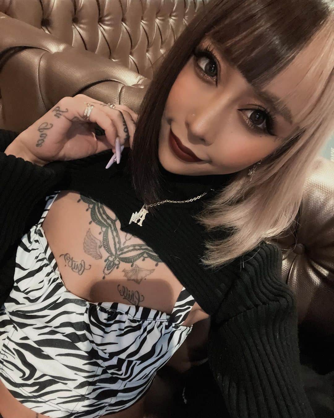 泉麻那のインスタグラム：「.  🦓💚」