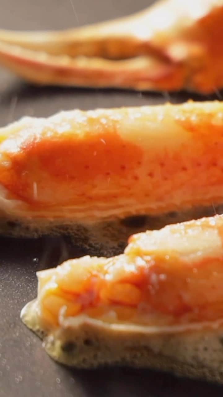 All Nippon Airwaysのインスタグラム：「Cracking into some deliciousness! 🦀🍴 Can’t resist these sweet, succulent #crab legs - a must-try in Japan when they’re in season! #JapanAwaits  Do you use tools to crack your crab? Let us know in the comments!」