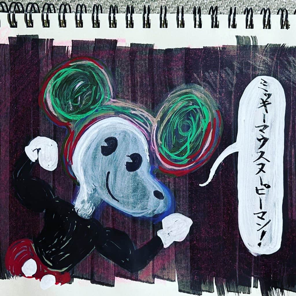 池田有希子のインスタグラム：「ミッキーマウスを記憶だけで描いたら別なキャラクターと混ざっちゃった。  #sketchbook #doodling #idontknowwhatimdrawing」