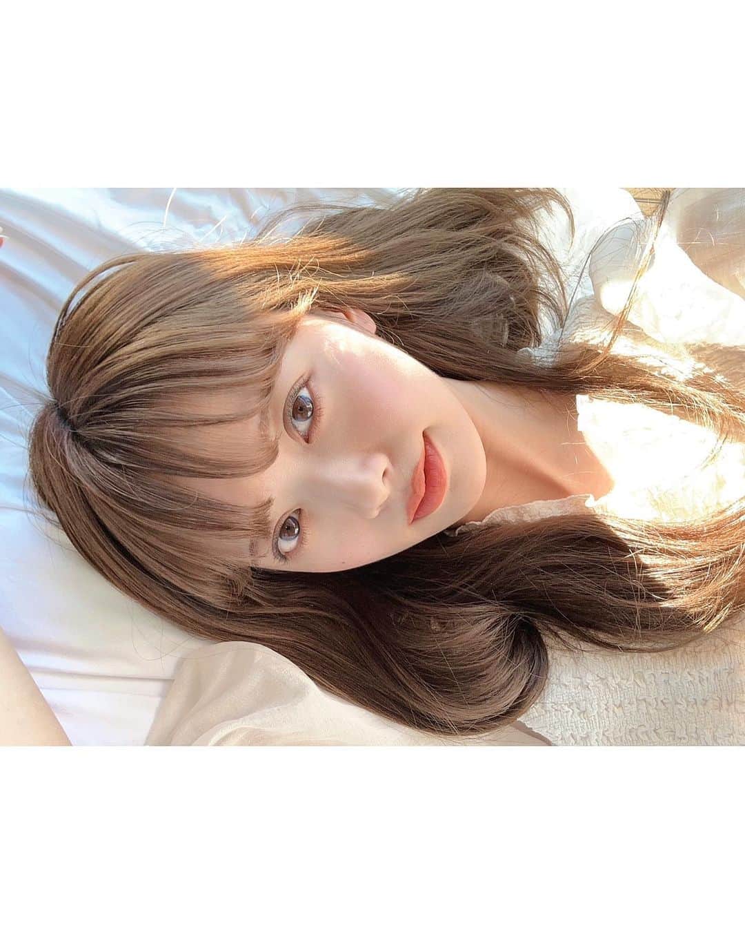 のインスタグラム：「🪞✨  乾燥肌やキメが気になるので、 ファンケルの MOIST REFINE (化粧水と乳液)を しばらく使ってみた📝✧ 手に取ると際立つ、美容液かと思うくらいやわらかな とろみは肌に本当に必要な成分だけを凝縮している証 なんだって☑︎ 毛穴まわりもふっくら引き上げてくれたし、 肌のうるおいを安定して感じられるようになったよ◎  今回の広告キャンペーンメッセージは、「その場しのぎじゃない、一生ものの素肌。サステナブルスキン。」 一生もののスキンケアアイテムって考えたことは なかったけど、ファンケル製品のこだわりや使用感を 鑑みるとまさにそういう、ずっと使っていきたいもの だなぁと。  ファンケルプロダクトの共通のこだわり⬇︎ ①いくら効果的だからといっても肌に負担となる可能性のある成分は不使用 ②最先端の角層研究により使い続けるほどに肌が美しくなる ③品質が確かな状態で使えるように製造年月日を明記している  スキンケアは一生のことだからこそ本当に安心して 使えるものでなくてはならないので、ファンケル製品の 優しく丁寧なこだわりはとてもありがたい☺︎   #me #skincare #pr #サステナブルスキン #FANCL #その場しのぎじゃない一生ものの素肌 #無添加スキンケア」