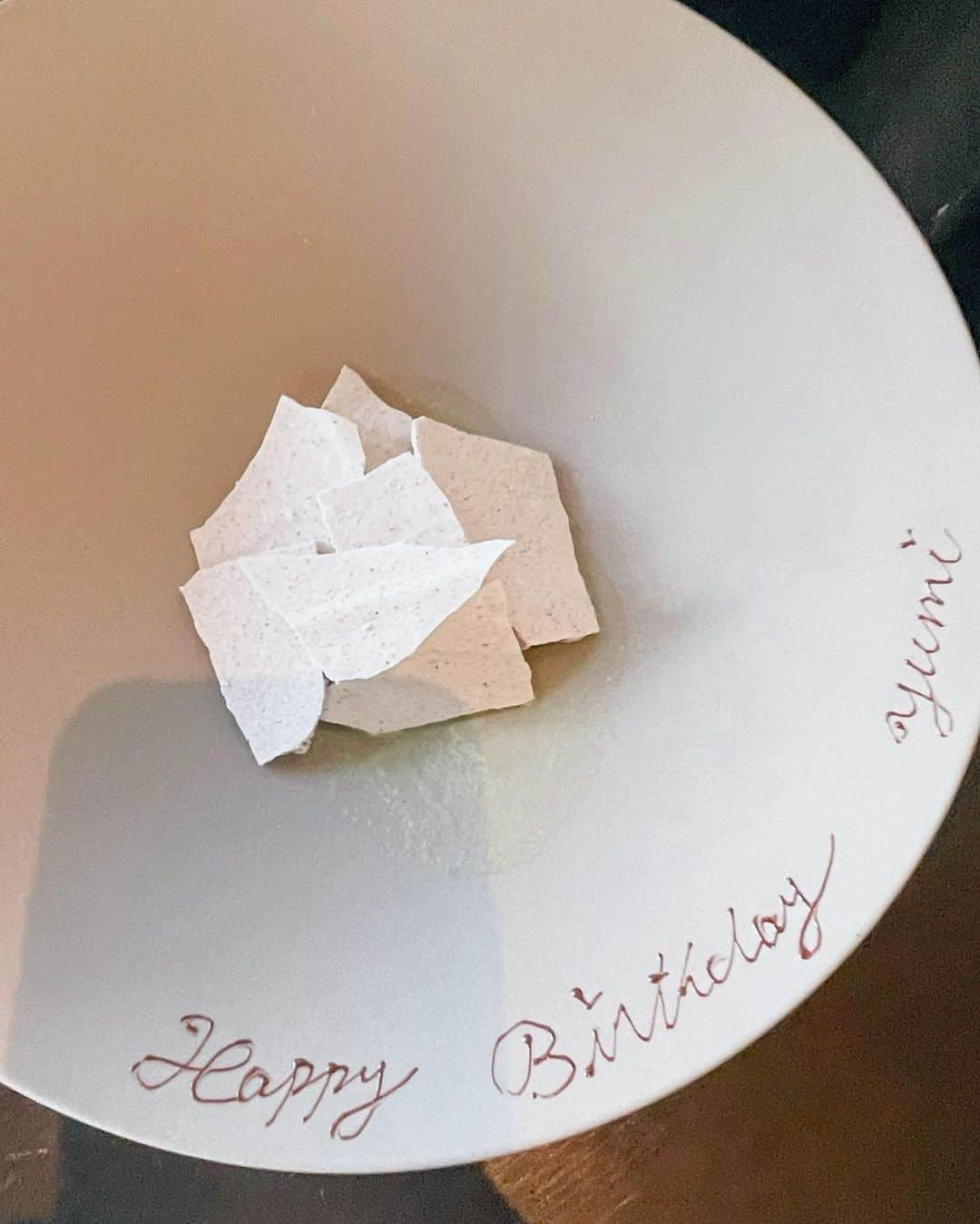 吉田夏海さんのインスタグラム写真 - (吉田夏海Instagram)「お友達の誕生日にアフターヌーンティーでお祝いしました🫖🌿✨  📍Opuses @opuses_ginza   シンプルで大人な雰囲気のお店でいい感じでした🥀  お菓子も甘すぎず美味しかったし、たまには贅沢気分もいいよね🥰  @55yy_mi 素敵な一年になりますように🎂✨  #opuseq #ginza #afternoontea  #happybirthday #myfriends  #tokyo #teatime  #東京 #銀座 #銀座カフェ  #アフタヌーンティー」5月8日 13時36分 - natsumiiiiiiiiiii