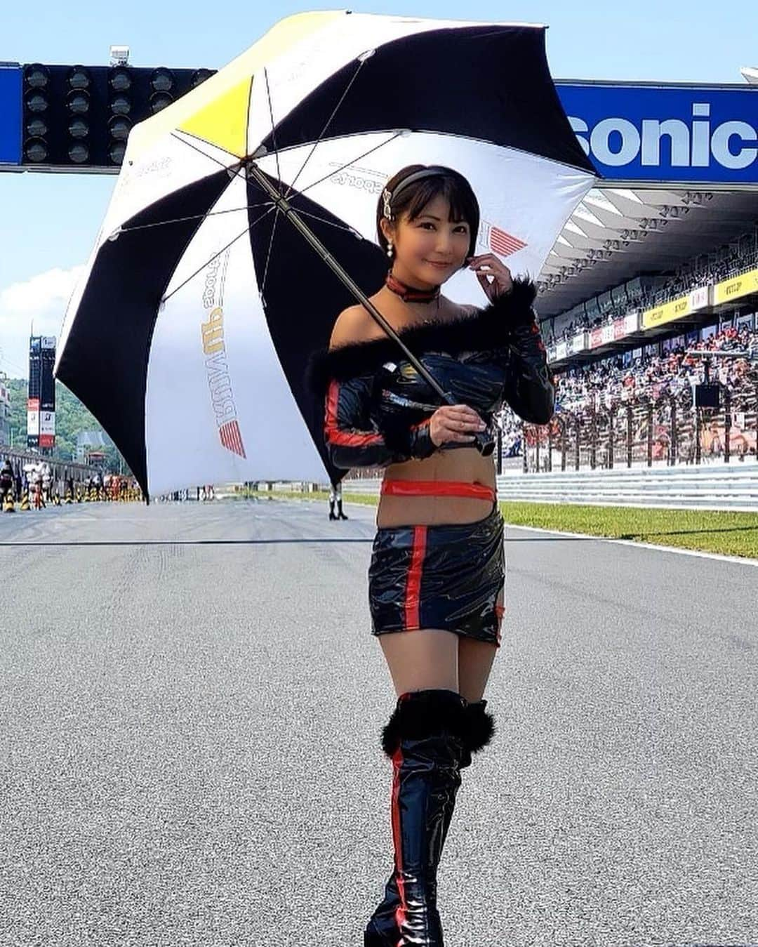 今村知可のインスタグラム：「ピットウォーク❣️富士スピードウェイ❣️  #レースクイーン #supergt #race #runup #tomeisports #キャンギャル #pitwalk #gridgirls #rivauxjapan #レース好きな人と繋がりたい #富士スピードウェイ #マーキュリーエンジェルズ #japanesegirl #asianmodel #japan #motorsport #gtr #nissan #followforfollowback #フォロワー募集中」