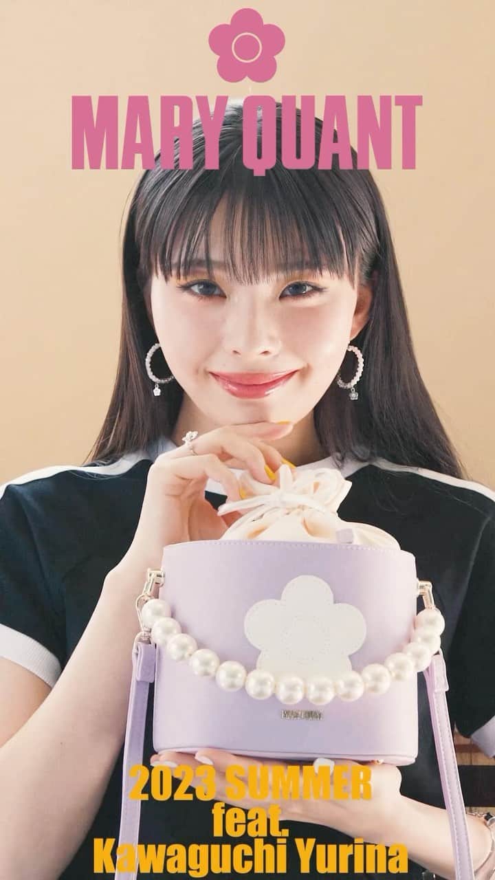 MARY QUANT officialのインスタグラム：「- 2023 SUMMER COLLECTION feat.Kawaguchi Yurina - 夏らしい素材を使ったバッグや SWEETYなデザインのバッグが続々登場！ - プロフィールのURLより オンラインショップをCHECK！ - MODEL:@kawaguchi_yurina_official - オンラインショップでは5/31まで 送料無料キャンペーン開催中！ ※全てのお買い物が対象 - #MARYQUANT #2023SUMMER #NEWITEMS #FASHION - #マリークヮント #バッグ #夏バッグ #かごバッグ #カゴバッグ #クリアバッグ #ハーフムーンバッグ #パールバッグ」