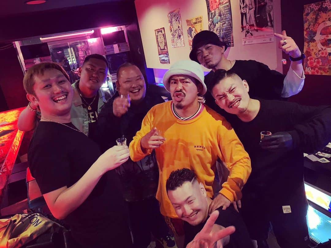 のインスタグラム：「天下一口祭有難う御座いました！ ライブを観てくれた皆さんに感謝。 NAJIMIさん優勝おめでとう御座います！  本物を沢山観れて話せて童心に戻れた夜でした。 6年前の木屋曲げもそうでしたが、今回も生きる上で大切な事を沢山教えて貰いました。  京都のHIPHOP、dope過ぎました。大好きです。 respect🤝」