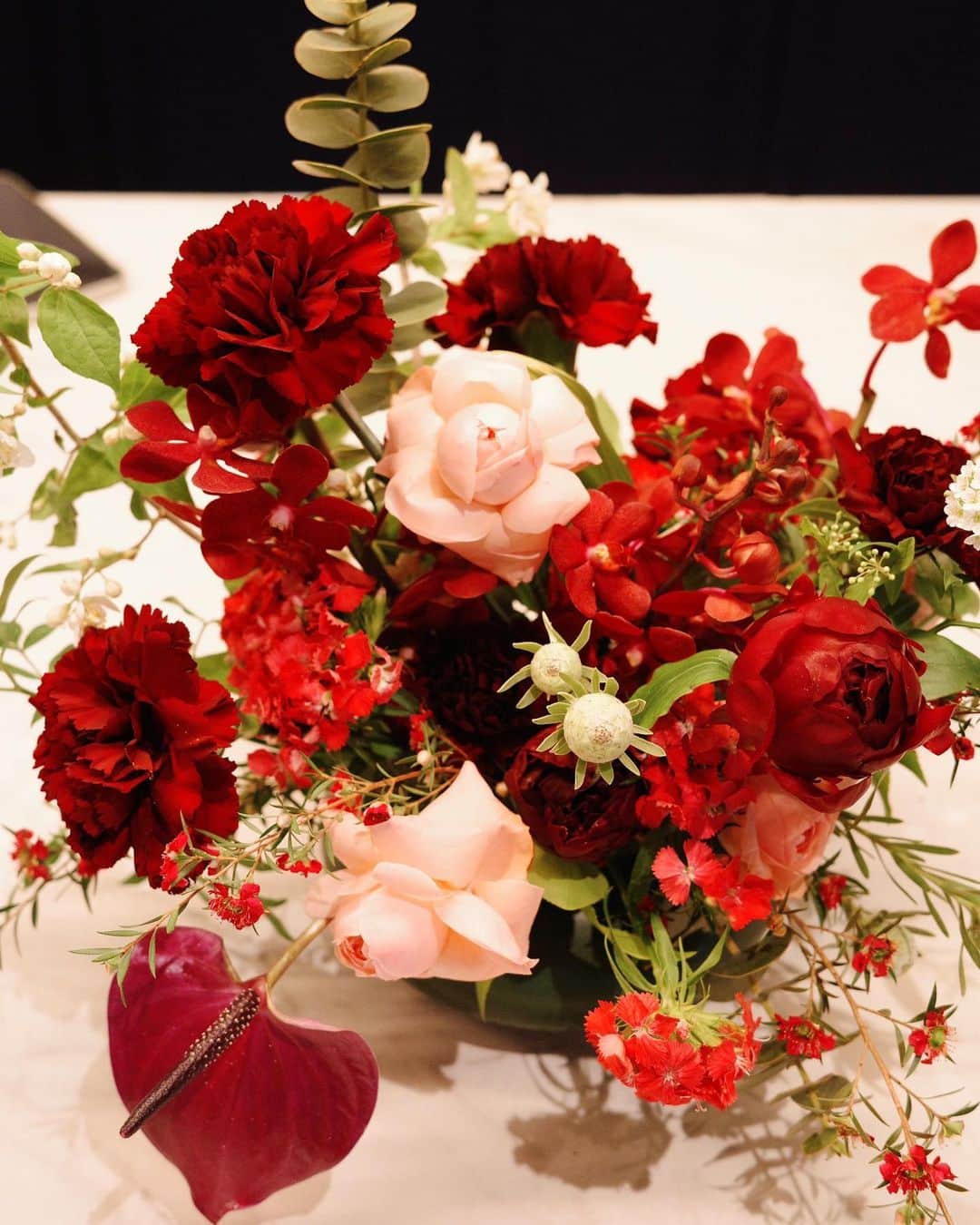 カン・ギュンソンさんのインスタグラム写真 - (カン・ギュンソンInstagram)「⠀ 어버이날 꽃 너무 예쁘죠?? ‘바이나 플라워’ 늘 예쁜 꽃! 너무너무 고마워요!😍👍👍👍 ⠀ @bynaflower #바이나플라워」5月8日 13時42分 - noel_kyunsung