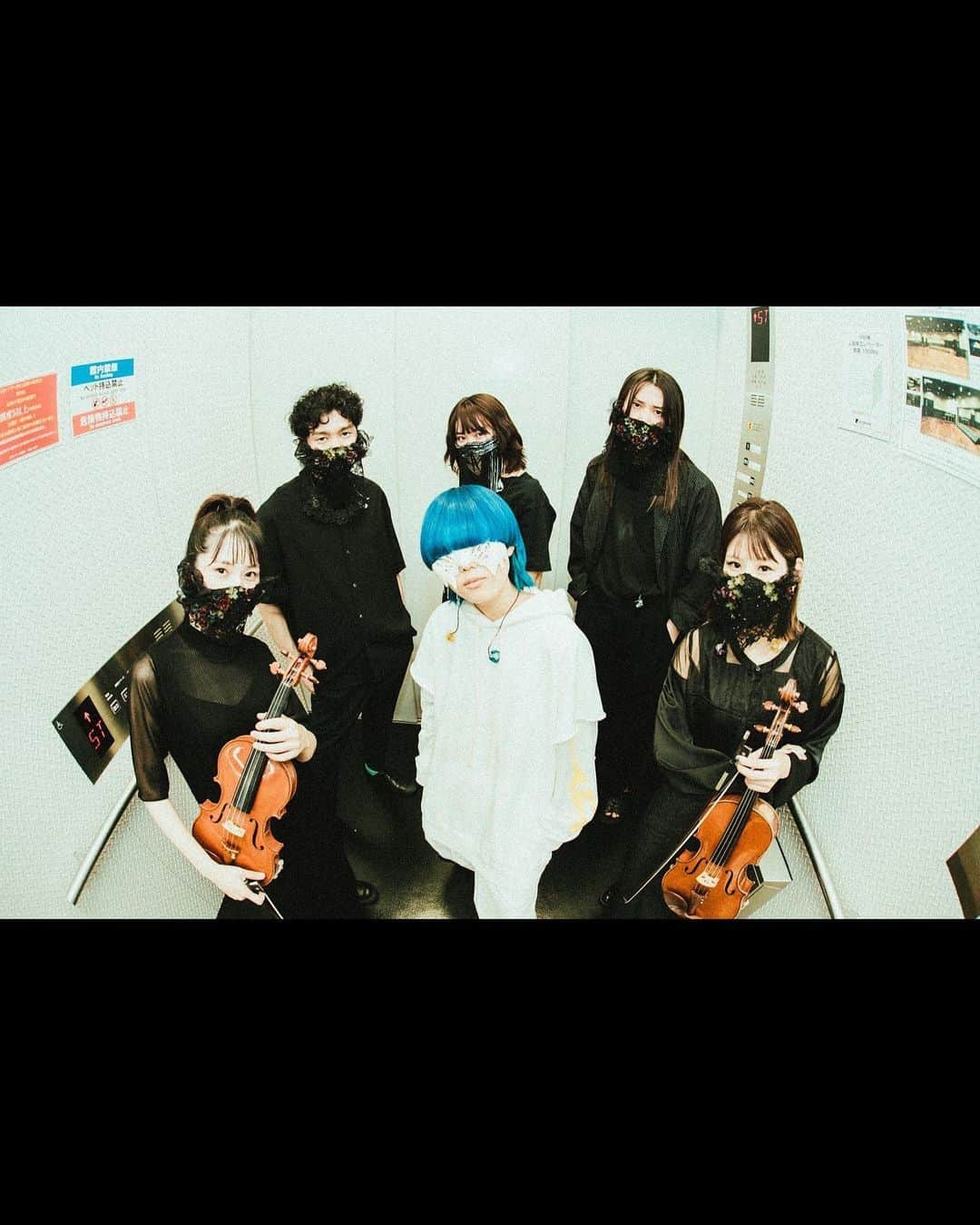 yamaさんのインスタグラム写真 - (yamaInstagram)「yama acoustic live tour 2023 「夜と閃き」 2023.05.07 EX THEATER ROPPONGIにて  初日。 緊張と没入感。 空間が締まるのが肌で分かったけれど 透き通る音が染み渡っていた。  あっという間だからこそ 1音1音を噛み締めるように  残りの2公演も楽しもう  photo by @yamada_mphoto   #yama」5月8日 13時46分 - ya.ma_00