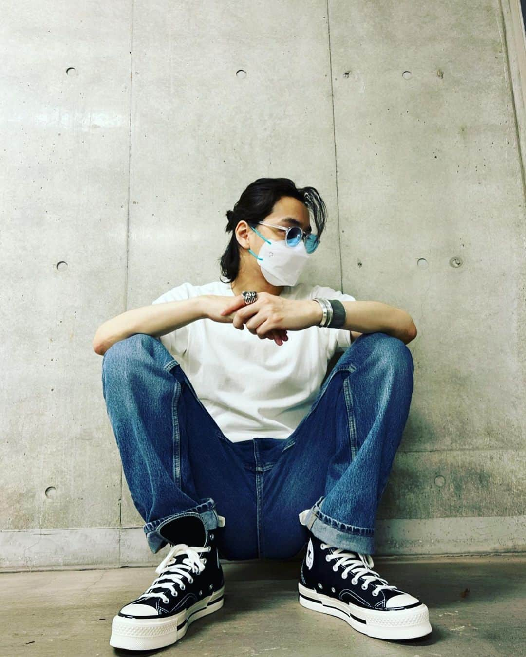 矢野聖人さんのインスタグラム写真 - (矢野聖人Instagram)「たまには白黒どうですか？  #outfit #ootd #denim #simple #ct70 #converse #メンズファッション #シルバーアクセサリー #yanomasato #矢野聖人」5月8日 13時48分 - masato_yano