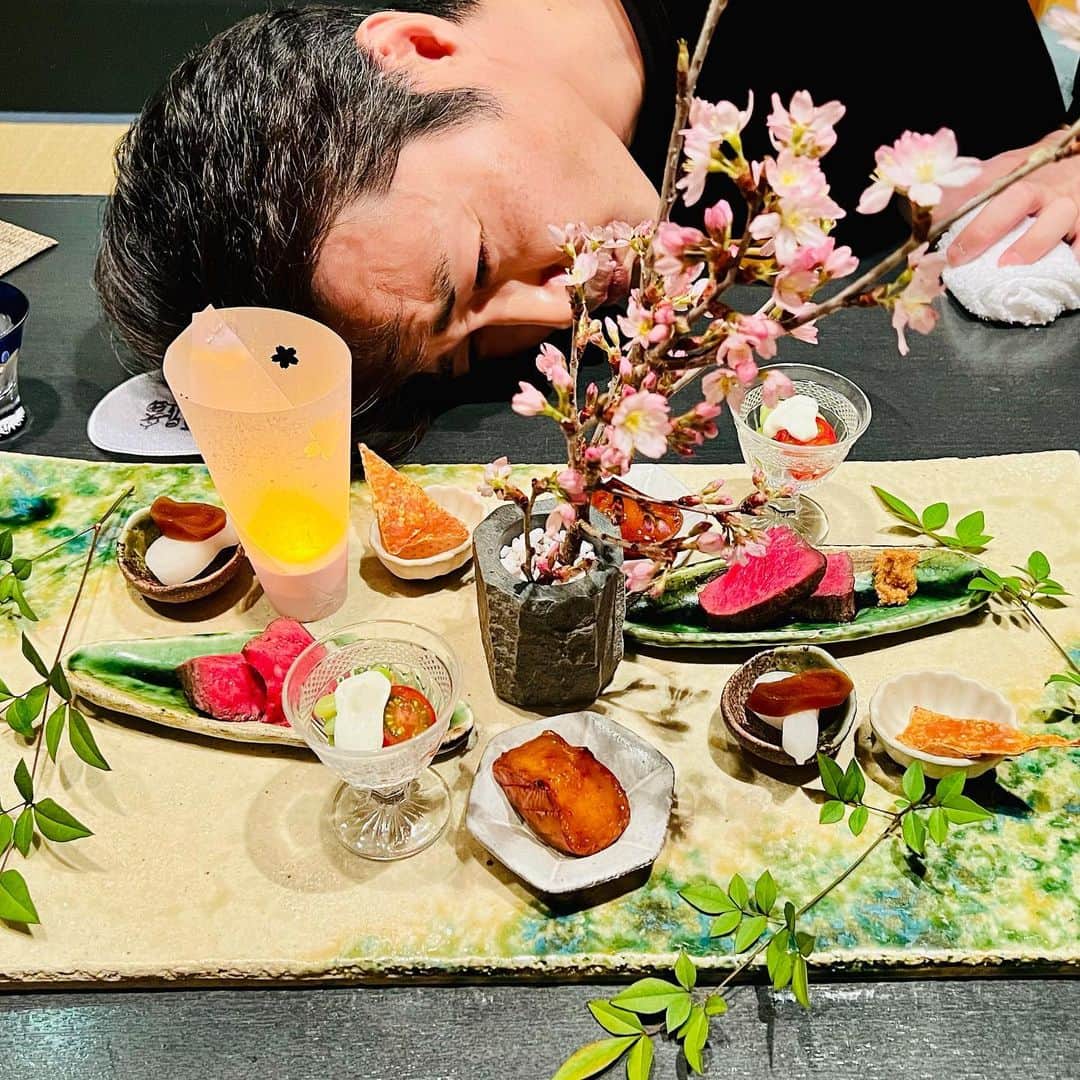 安田顕さんのインスタグラム写真 - (安田顕Instagram)「#思い出  #げん屋 #豊橋 #睨み飯  最高のおもてなしをしていただきました。 絶品でした！！！ ありがとうーっ😭」5月8日 13時55分 - yasu_da_ken