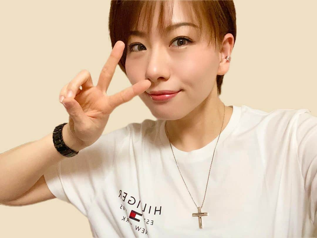 岩村菜々美さんのインスタグラム写真 - (岩村菜々美Instagram)「長崎は雨続きでTシャツはまだ早い🙄 風つよつよだし肌寒いねー😂」5月8日 13時58分 - nanami1120