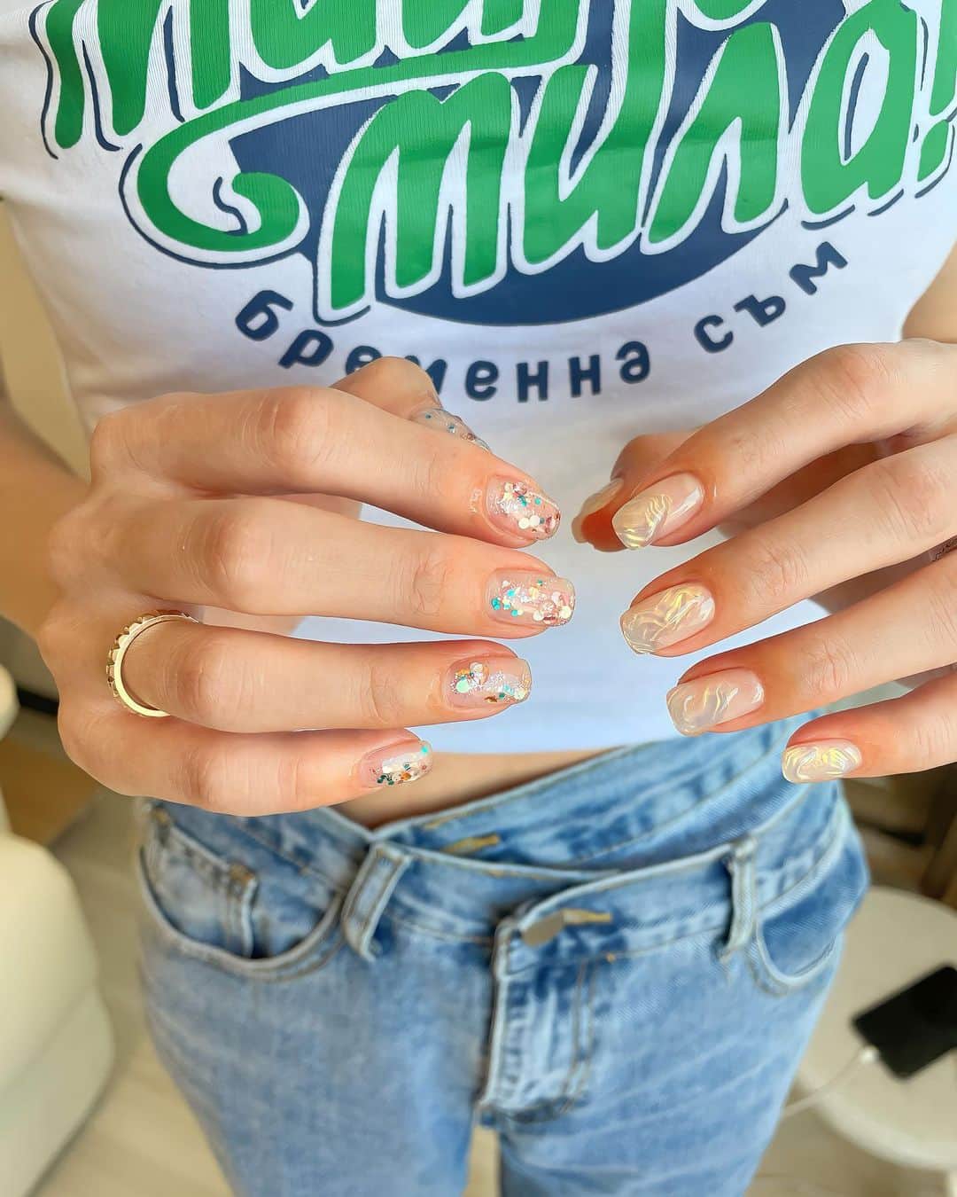一ノ瀬恋のインスタグラム：「右手おもちゃネイル💅❤️かわ  #ネイル #nail #ネイルデザイン #ニュアンスネイル」