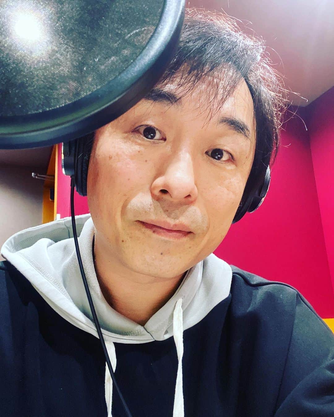 関智一のインスタグラム：「今日はナレーション収録を３本ハシゴで頑張りまーす♪  #関智一 #ナレーション」