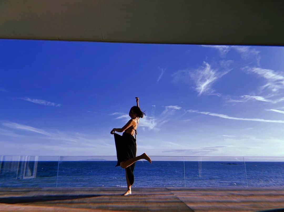 佐藤乃莉さんのインスタグラム写真 - (佐藤乃莉Instagram)「🪸🩵✨🐬✨🩵🪸  お昼食べた？😋  #sky#sea#背中#ダンス#足#雲#羽」5月8日 14時18分 - nori_sato_