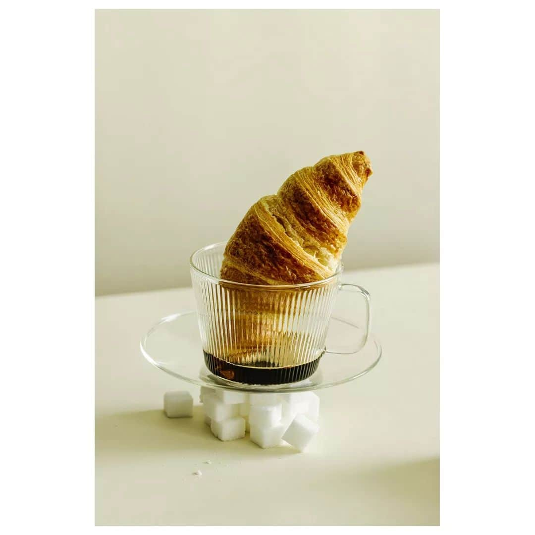 pinimariniのインスタグラム：「Hello neue Woche! . . #freework #croissant #coffee #espresso #morningcoffee #foodphotography #foodphotographer #frenchmorning #coffeegram #coffeelover #breakfast #breakfasttime」