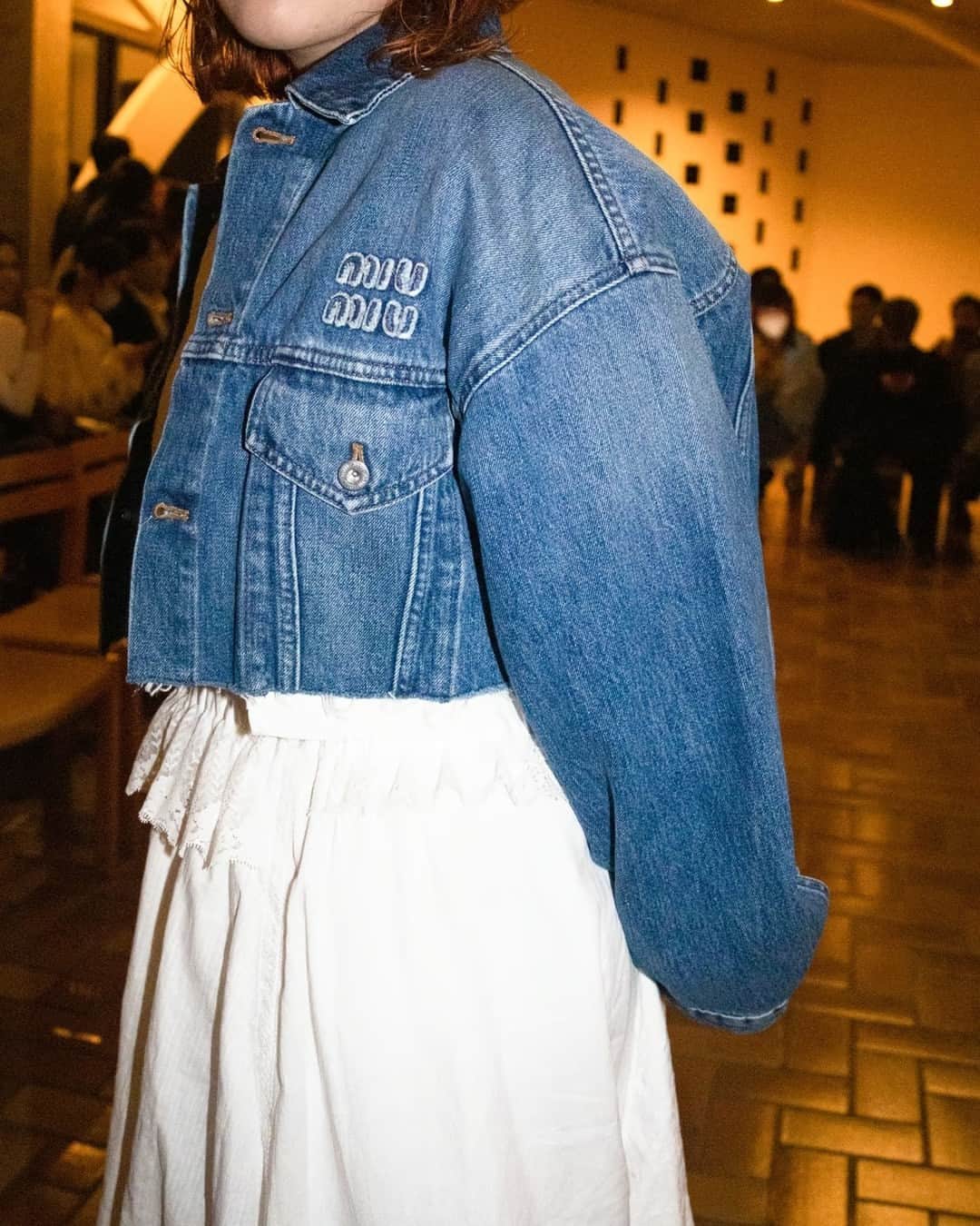 Fashionsnap.comさんのインスタグラム写真 - (Fashionsnap.comInstagram)「Name: そわんわん⁠ Age: 24⁠ ⁠ JACKET #MIUMIU⁠ SKIRT #BEAMS⁠ SHOES #MIUMIU × #NewBalance⁠ ⁠ ⁠ Photo by @matsunagaitsuki⁠ ⁠ #スナップ_fs #fashionsnap #fashionsnap_women」5月8日 14時40分 - fashionsnapcom