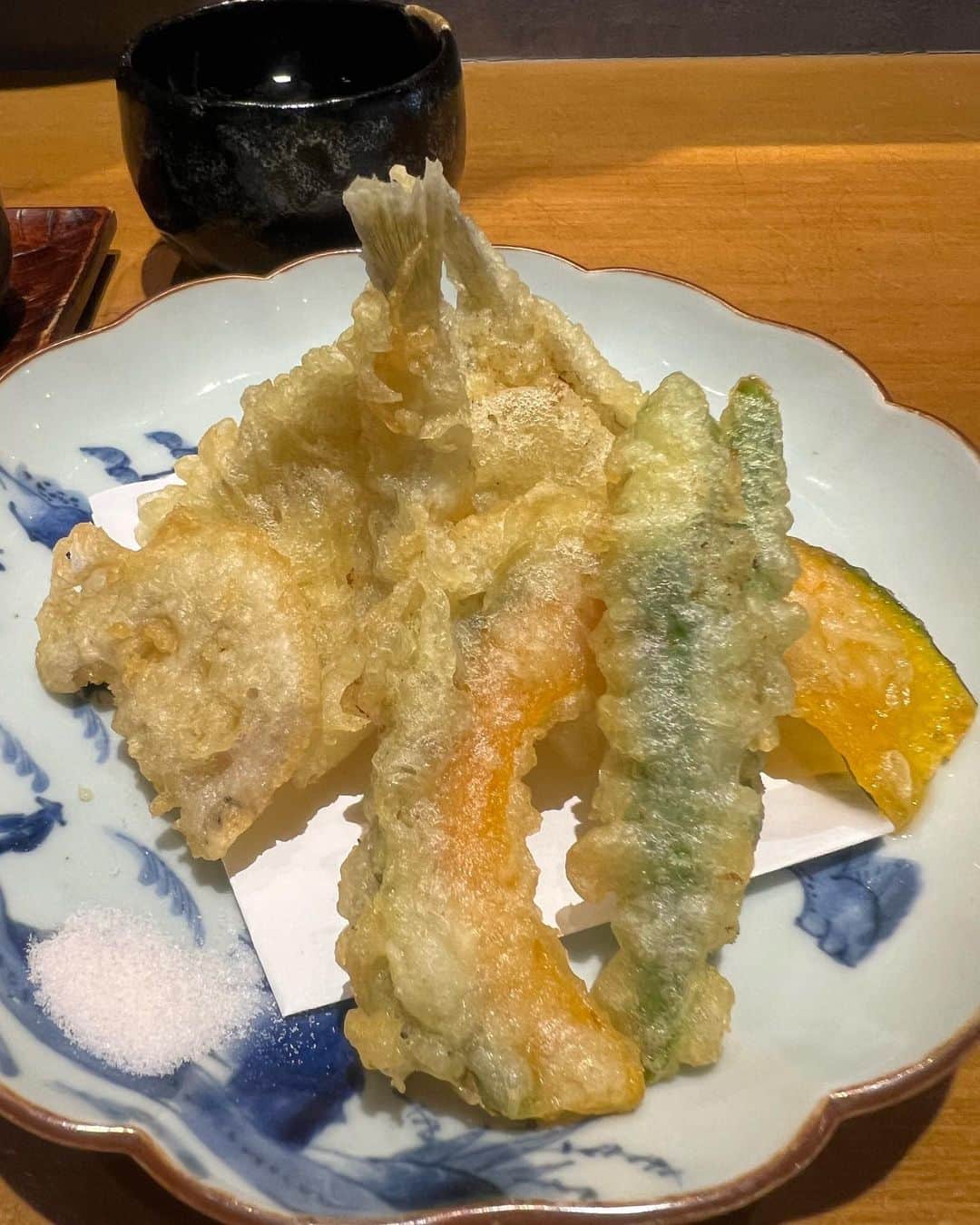 辻井亮平さんのインスタグラム写真 - (辻井亮平Instagram)「ええ蕎麦、ええ鮮魚漬け丼、ええ天ぷらをしばいてきました。  ほんまランチの時間は幸せでしかないな。  今日は渋谷におります。  寒いんで家にあるありったけの服着て∞ホールに来てくださいよ。  #ランチ #山さん」5月8日 14時59分 - aironhed_tsujii