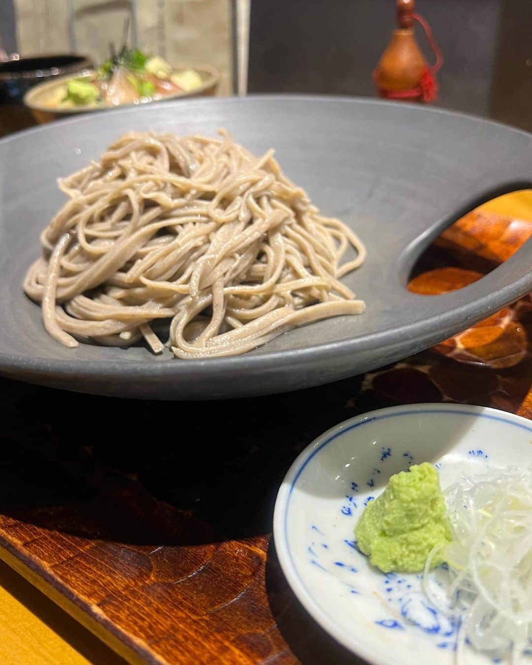 辻井亮平さんのインスタグラム写真 - (辻井亮平Instagram)「ええ蕎麦、ええ鮮魚漬け丼、ええ天ぷらをしばいてきました。  ほんまランチの時間は幸せでしかないな。  今日は渋谷におります。  寒いんで家にあるありったけの服着て∞ホールに来てくださいよ。  #ランチ #山さん」5月8日 14時59分 - aironhed_tsujii