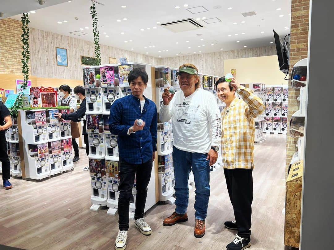 井上聡さんのインスタグラム写真 - (井上聡Instagram)「先日、BSフジで放送される「次課・長州の力旅」のロケを行ってきました。  不定期とはいえもう6年ほどやってます。 今回も変わった趣味を持つ先生からいろいろ学んできましたのでお楽しみに！ そして、今回も力さんは当然のようにアンドレの話をたくさんしてくれました。普段どんな感じで話されてるのかを知っていただきたく今回はその様子を少しだけ動画に納めましたのでどうぞご覧ください。  大まかな内容はもしもアンドレがオリンピックに出たらどうなるのか？です。  #長州力さん #次課・長州の力旅 #bsフジ」5月8日 15時05分 - _ino__