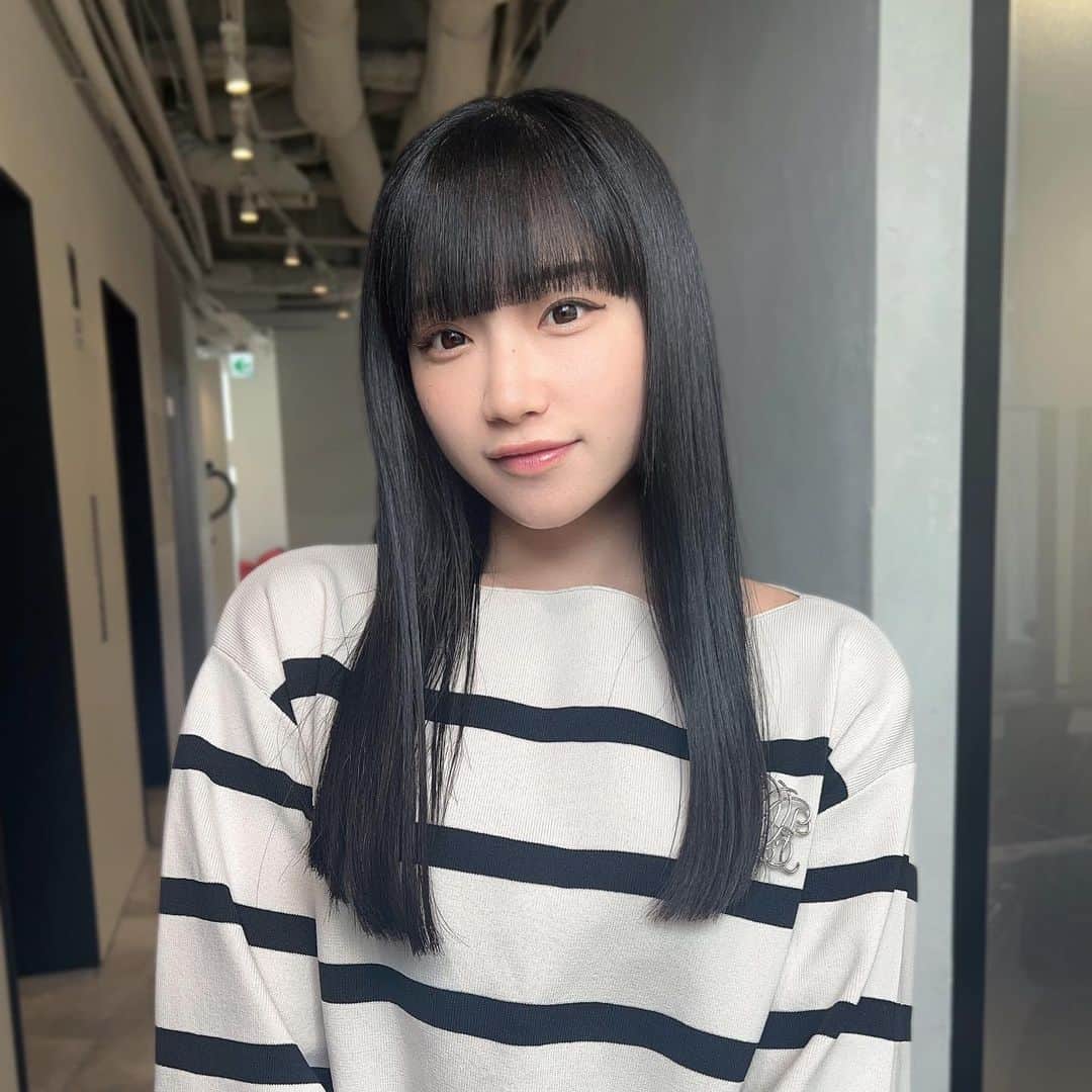 馬渕恭子のインスタグラム：「美容院行ってきました〜‪‪❤︎‬ ⸒⸒ . サラサラ！ .  #髪質改善  #サイエンスアクア  #黒髪  #ぱっつん前髪」
