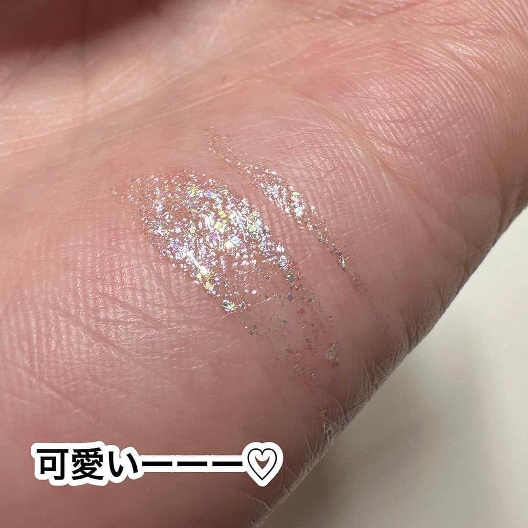 エイミーさんのインスタグラム写真 - (エイミーInstagram)「\ こりゃモテる💎バズりまくりのダイヤモンドライナー/ 👇🏻詳細はコチラ ････････････････････････････ 新作コスメや話題のコスメのことなら 【amy(エイミー)】✨  ワクワクするコスメ情報を毎日配信中❣️ プレゼントキャンペーンの応募もお忘れなく🐰💕 投稿はこちらをチェック👇🏻✨ ▶︎▶︎ @amy__cosmetics ◀︎◀︎ ････････････････････････  Wonjungyo ダイヤモンドライナー 01 ピンクフィーバー 1,540円（税込） ------------------------ バズりすぎて入手困難だったWonjungyo × CipiCipi‎のダイヤモンドライナー！！ このブラシの斜めカットが絶妙に使いやすかったです♡  01ピンクフィーバーはほんのりピンクのお砂糖みたいなラメ♡ ほんのりピンクのうるキラがたまらなく可愛いーー！ ちゃんと存在感があるけど子どもっぽすぎない輝きはさすがとしか言えない仕上がり！  LOFTで購入しました！ これはマストバイ！ ぜひぜひチェックしてみてください！  👉🏻今日は @hukusuke831 さんのバズった投稿紹介です🤍🤍🤍  #wonjungyo  #ウォンジョンヨ  #ダイヤモンドライナー #シピシピ #ピンクフィーバー #涙袋メイク  #グリッター  #衝動買いコスメ  #コスメ #コスメレビュー #デートメイク」5月12日 19時00分 - amy__cosmetics