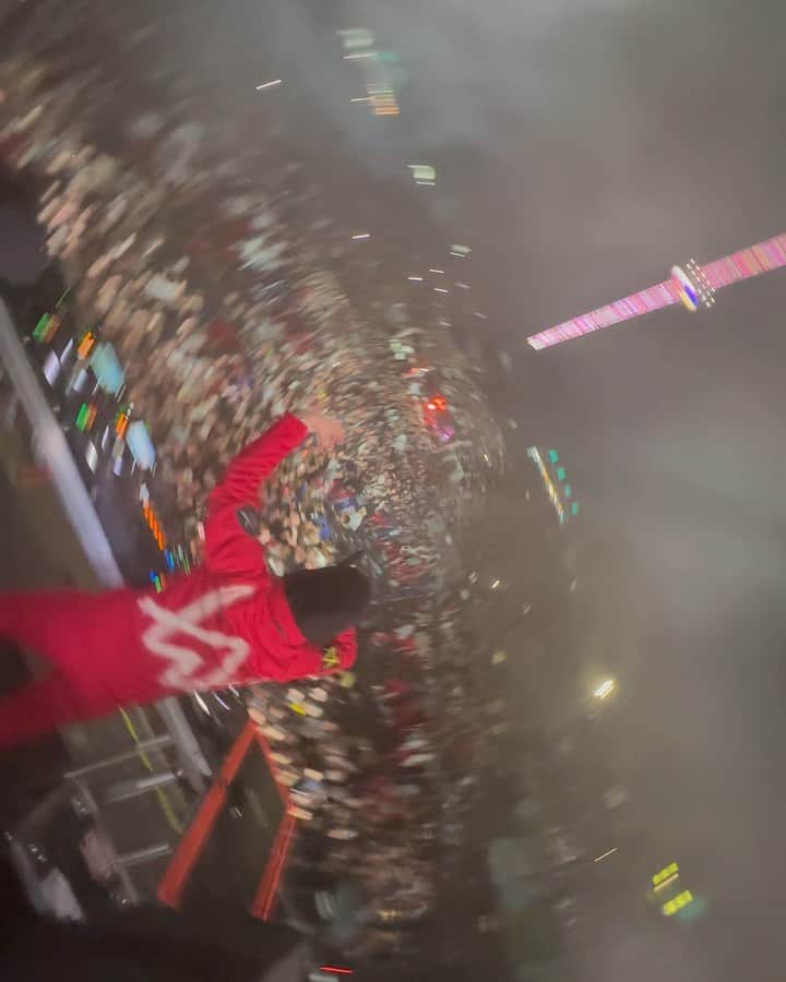 アラン・ウォーカーのインスタグラム：「INSANE VIBES ⚡️ @landstreffet Thanks @tixmusic @davidmokel for joining 🔥」