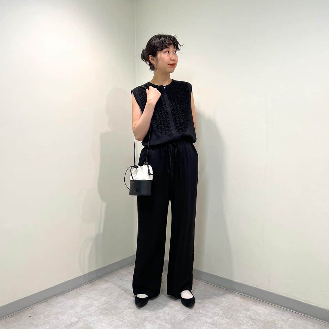 デミルクス ビームス 新宿のインスタグラム：「🤍🌿staff styling🌿🤍  おすすめの商品を使ったスタイリングをご紹介致します😊  ①② tops No. 64-01-0642-152 ¥17,600(税込)  pants No. 64-23-0167-152 ¥16,500(税込)  ③④ tops No. 64-01-0039-152 ¥19,800(税込)  skirt No. 64-27-0084-825 ¥30,800(税込)  #demiluxebeams #デミルクスビームス #demiluxebeams_shinjuku  #BEAMS #ビームス」