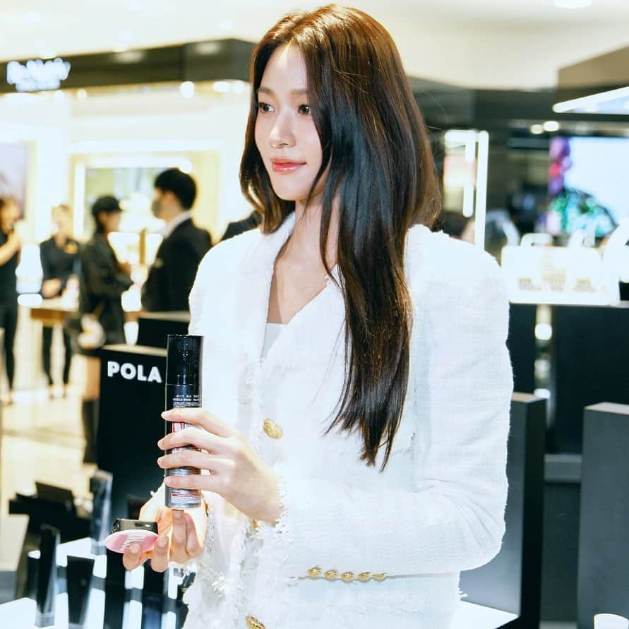 ソリョンさんのインスタグラム写真 - (ソリョンInstagram)「@pola_official_korea 폴라의 국내 런칭을 축하드립니다🖤  #폴라 #POLA #폴라화장품 #폴라런칭」5月8日 15時41分 - s2seolhyuns2