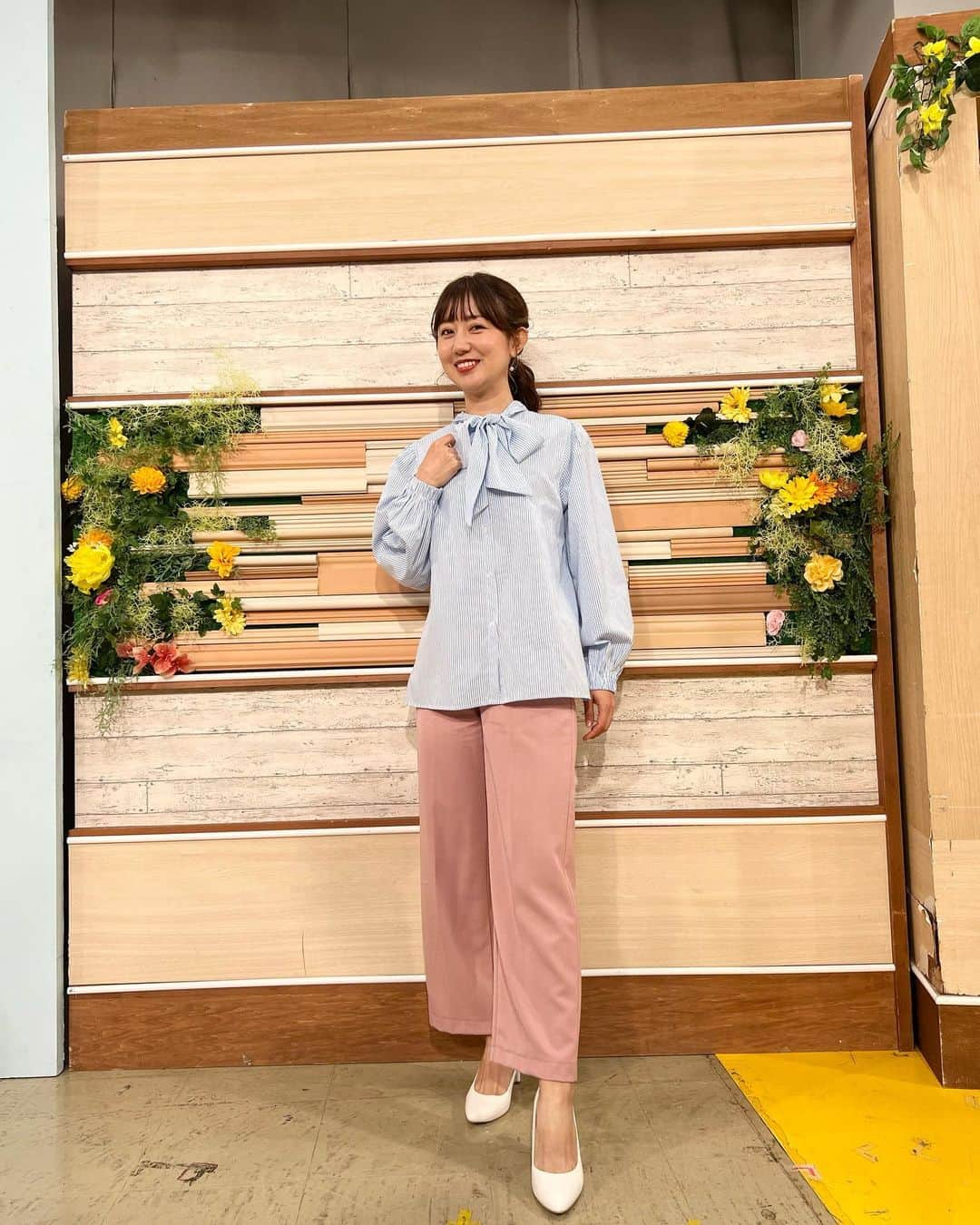 豊崎由里絵さんのインスタグラム写真 - (豊崎由里絵Instagram)「. 明日5月9日（火）13:50〜 関西テレビ「スロイジ」に出演します❤️ 関西の皆さまぜひご覧くださーい✨  連休明け。。。 ゆるーくいきましょう🥹  写真１・2枚目はある日の朝ごはん。  そしてモニフラ衣装はこちら↓  🍀5/1(月)【白アシメフリルブラウス＋ブルー花柄スカート】 ブラウス→@pierrot_shop スカート→@lois_crayon_official  🍀5/2(火)【サーモンピンクウエストベルトワンピース】 ワンピース→@naturalcouture_official  🍀5/3(水)【水色リボン×ストライプブラウス＋ピンクパンツ】 ブラウス＋パンツ→@vannie__u  🍀5/5(金)【蛍光イエローニット＋ベージュジャンパースカート】 ニット→@pierrot_shop ジャンスカ→@shellyisland_official  #ivyplace  #ivyplace代官山  #アイヴィープレイス  #パンケーキ　#パンケーキカフェ  #breakfast  #朝ごはん　#朝ごはんの記録　#breakfastlover  #japanesefood  #tokyo #代官山  #代官山カフェ」5月8日 15時42分 - yurietoyosaki