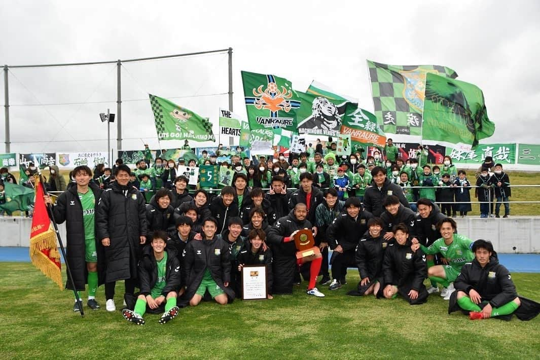 姫野宥弥さんのインスタグラム写真 - (姫野宥弥Instagram)「天皇杯青森県決勝  サッカー人生で初めての怪我をして、やっと復帰してスタメンで試合に出ることが出来て勝つことができました。  前節のホームでのリーグ復帰戦では途中出場で勝利することが出来ず本当に悔しかったです。  天皇杯で勝利することが出来たので次のリーグ戦も勝てるよう良い準備をしていきます💪  次もホームで試合なので是非スタジアムに来て一緒に戦ってください！  #ヴァンラーレ八戸#9#復帰#全緑#南部ダービー」5月8日 15時43分 - h.ylovesoccer