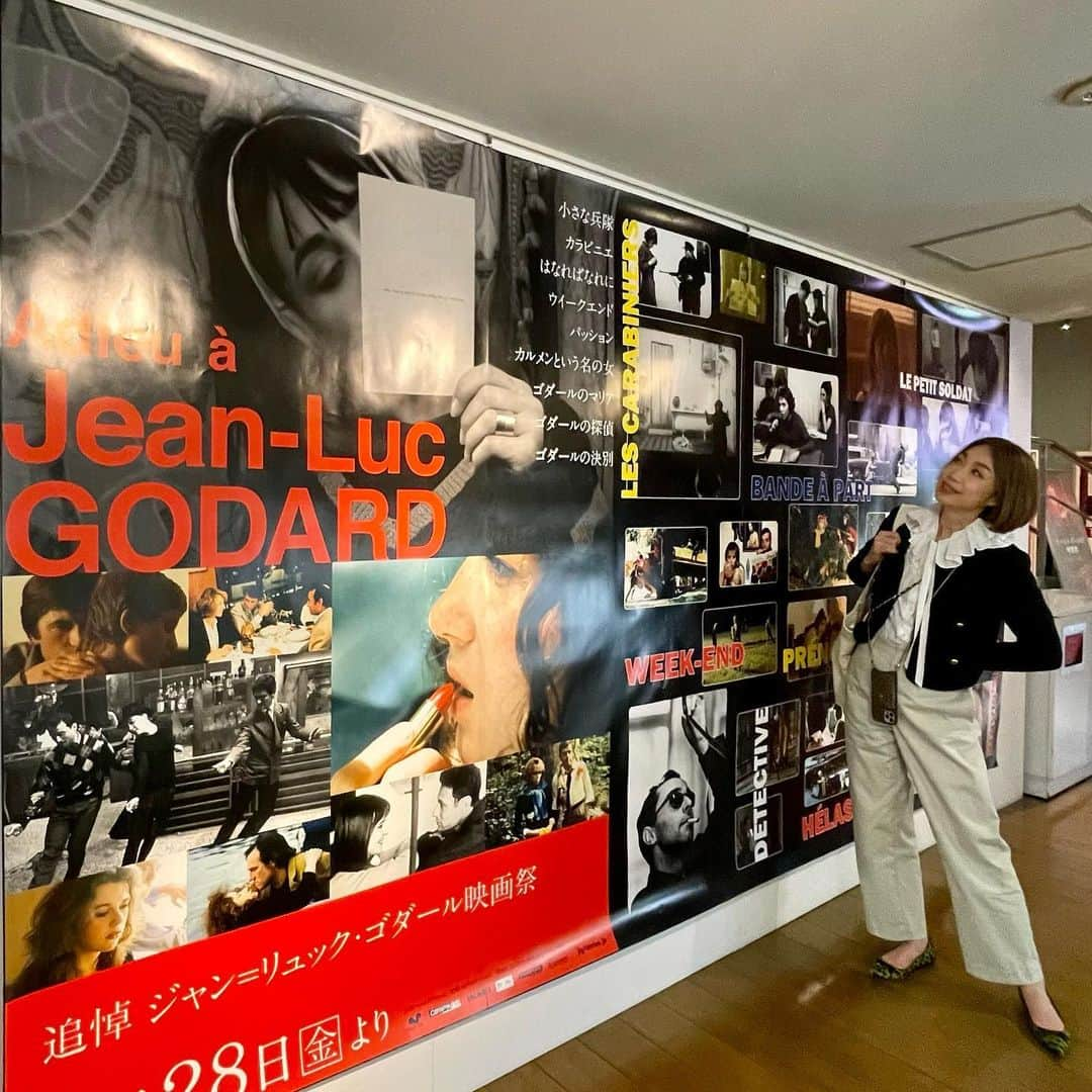 野宮真貴さんのインスタグラム写真 - (野宮真貴Instagram)「GWはJLG 🎬  GW＝連休はJLG＝ジャン・リュック・ゴダール特集へ。  一つ一つのショット、タイトル・バックとフォントの使い方には、渋谷系も影響を受けましたね😊  #GW#JLG#JeanLucGODARD#ジャンリュックゴダール#野宮真貴#missmakinomiya」5月8日 16時20分 - missmakinomiya