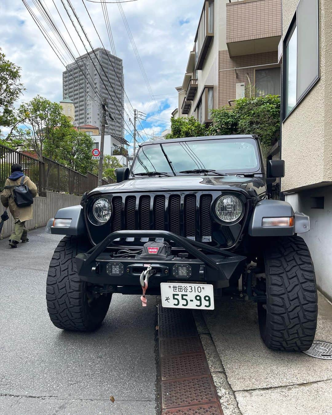 SUPERSTARSのインスタグラム：「Parking is available at SUPERSTARS Tokyo. If you would like to use the car park, please let us know at the time of booking. 🚐🚕🏎️🚜🚛🚗🚌🏍️🚎 Special thanks “SUNDANCE ENTERPRISES INC”」