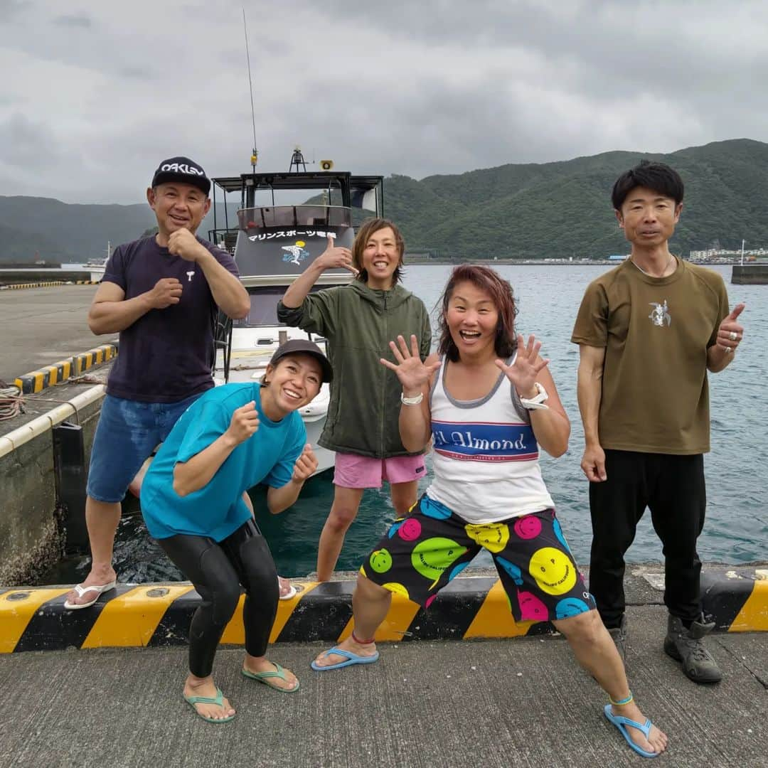 加藤園子さんのインスタグラム写真 - (加藤園子Instagram)「2023年のゴールデンウィークは、ダイビング仲間と共に初の奄美大島に行ってきました！ もちろん、ダイビングメインで！  ハプニングもあったけど(笑) たくさんお世話になった、 #マリンスポーツ奄美さん！！  才さん、伊藤さん、美里さん、りいち ゃん、本当にありがとうございました✨ みんな親切で優しく、潜るポイントのことも考えてくださり、感謝しかないです✨  私は今回でライセンスを取って、記念すべき50本目を迎えました♥️ でもダイビングの世界ではまだまだ！ 経験値がないと行けないポイントもあるし、何より危険が伴うアクティビティなので、気を引き締めて、今後も全力で楽しむのだ！！ 海底ミステリーサークルにも行けたので、またそれも書きます🎵  初奄美大島だったので、本場の #鶏飯 をいただきました、めっちゃ美味しかった♥️  あとは、国の特別天然記念物 #アマミノクロウサギ にも会いに行けました✨  今回も貴重な経験ができた！！ 奄美大島で会った、すべての方々に感謝✨ また必ずダイビングやりに行きまーす！  #奄美大島 #マリンスポーツ奄美 #鶏飯みなとや #ホノホシ海岸 #アマミノクロウサギ #絶滅危惧種 #海底ミステリーサークル #島の天気は変わりやすい  マリンスポーツ奄美 https://www.msamami.com/sp/index.html」5月8日 16時39分 - kato_sonoko