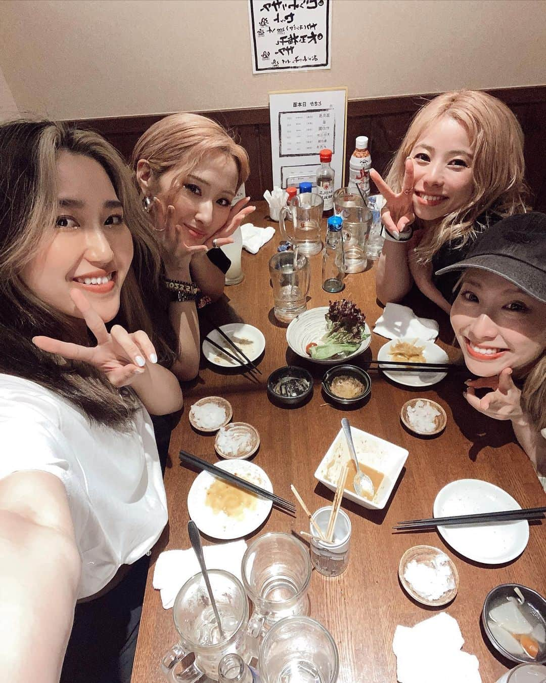 HARUYOさんのインスタグラム写真 - (HARUYOInstagram)「. 春FESたのしすぎた😘🧡 次は夏に向けて体力つけておかなきゃ🥵w  #vivalarock#japanjam#befirst#besty  #海外ファッション#海外コーデ#海外ガール#フェスメイク#フェスコーデ#y2k#y2kファッション#y2kfashion#ビーファ#ビーファースト#ベスティ#春フェス」5月8日 19時00分 - h_trip