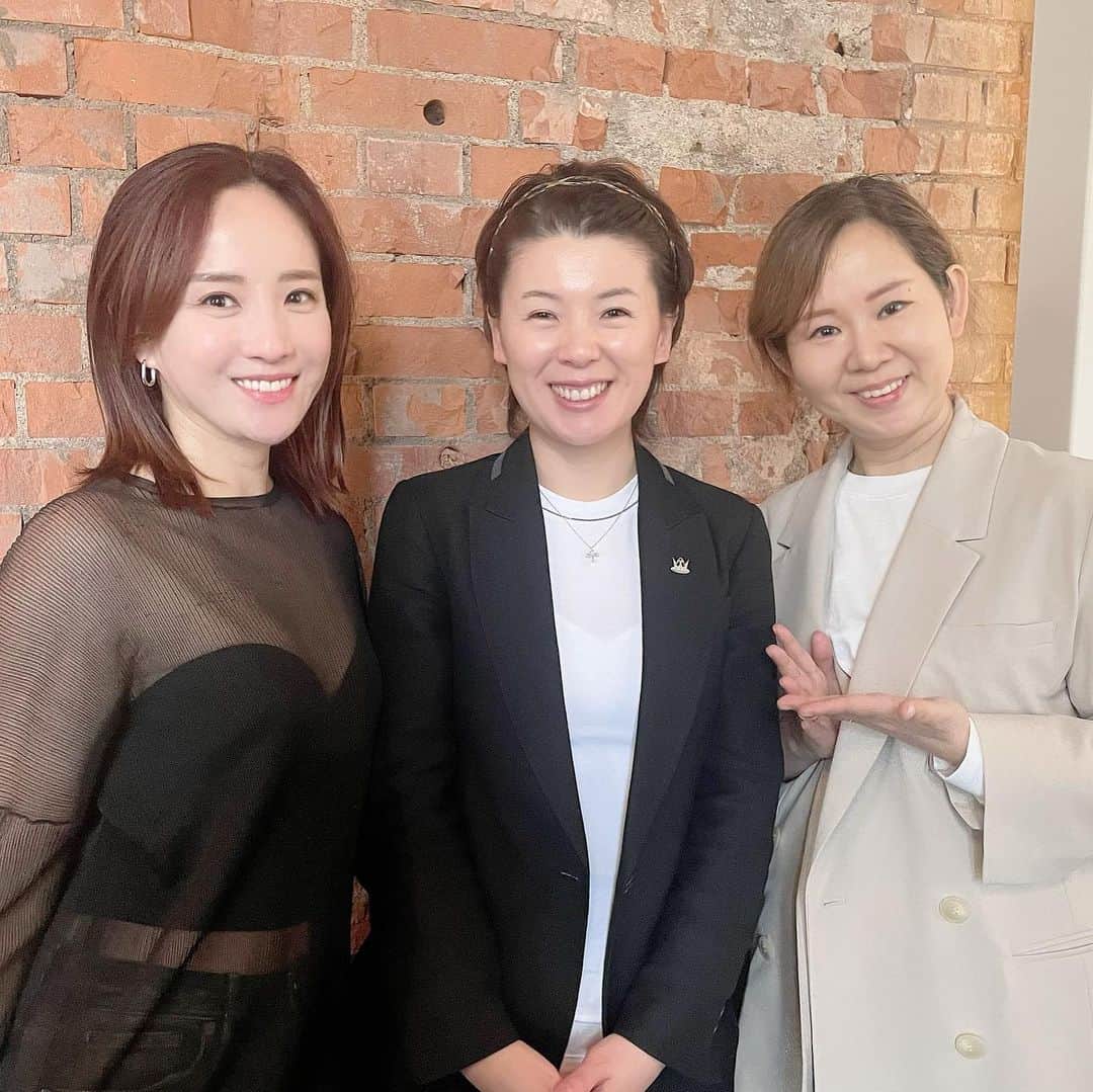 秋定麻紀子のインスタグラム：「ARTISTIC&CO. GLOBAL 代表取締役の金さんと  美ST編集長の千ちゃんと いつかのブランチ。  いつも楽しい時間をありがとうございます。  @shogetsu.kin  @sen_mayu」