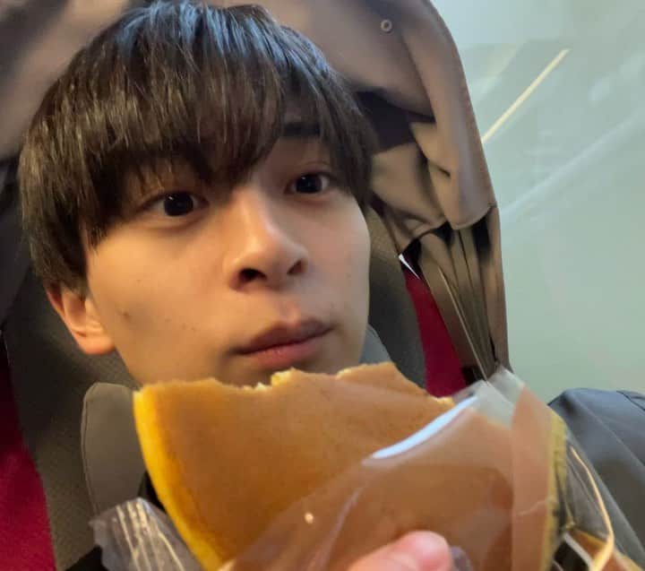 坂井翔のインスタグラム：「. 美味。美景。美肌。 🍴　🤩　🧴」