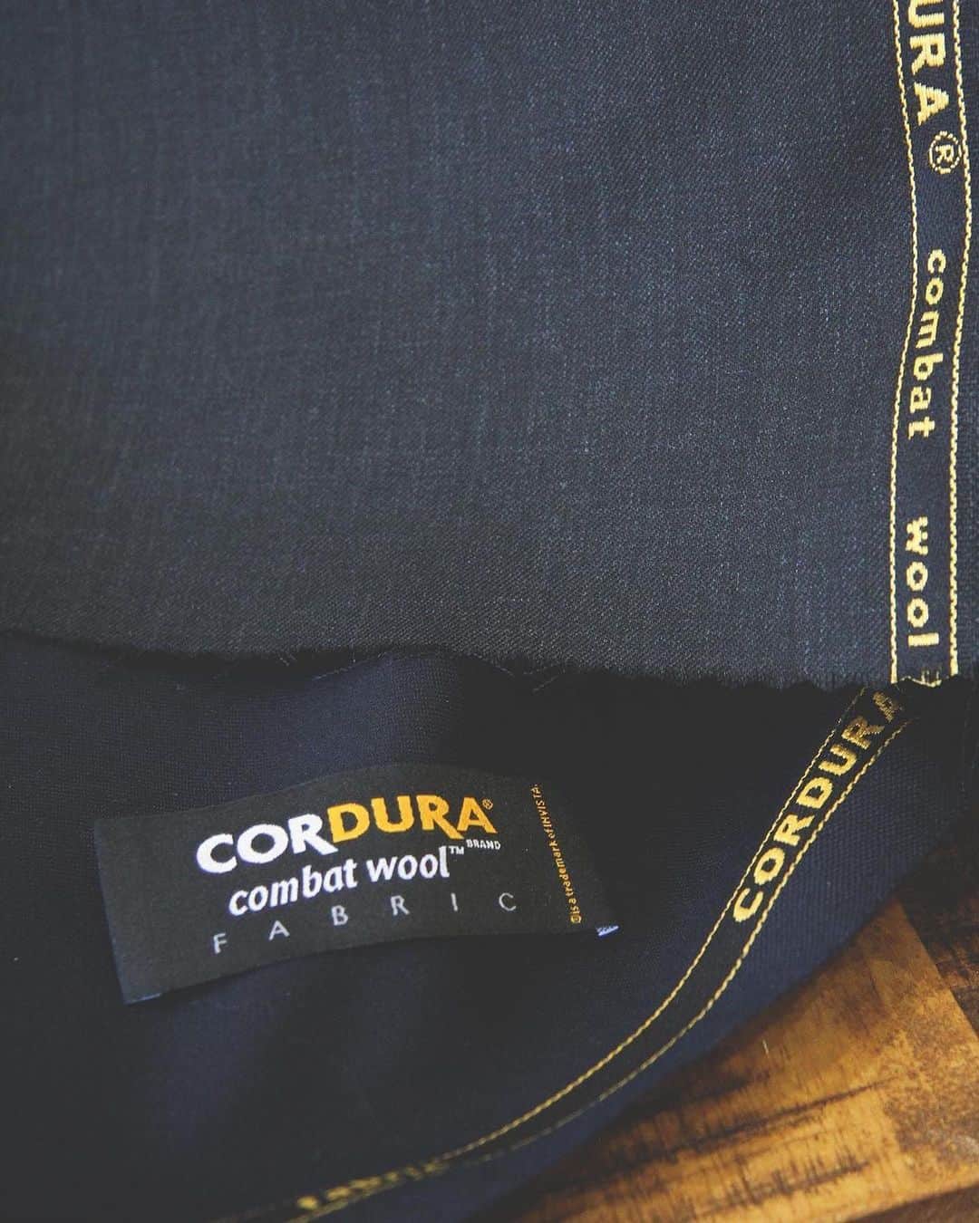 CORDURA®(コーデュラ®)日本版公式アカウントさんのインスタグラム写真 - (CORDURA®(コーデュラ®)日本版公式アカウントInstagram)「CORDURA® Combat Wool for オーダースーツ。CORDURA®Ny66 とウールを混紡した『コンバットウール』は、ウール本来の上質感としなやかさはそのままに、摩耗強度を通常ウールの14倍まで高めたクォリティー。スーツでのハードワークがある方には是非オススメしたいです！ ヨシカネ服装 Biella オーダースーツ様にてスタンダードな無地、ネイビー/グレーの2色でご用意しております！ ・ こちらの素敵なお写真は @biella3ordermade さんのお写真です。 ・ CORDURA® （コーデュラ® ）日本版公式アカウントです。CORDURA® は、耐久性に優れた素材として50年以上の実績のあるインビスタ社のファブリックブランドです。 ・ このアカウントでは、みなさんのCORDURA® を使用したプロダクトの自慢の1枚をご紹介しております。当アカウントをフォロー後、「#コーデュラジャパン」のハッシュタグをつけて投稿していただくとリポストさせていただくこともあります。みなさんの素敵な投稿をお待ちしております。 ・ #コーデュラ #cordura #コーデュラナイロン #코듀라 #タフ #耐久性 #素材 #オーダースーツ #コンバットウール #上質感 #ハードワーク ##biella_matsue」5月8日 17時00分 - cordurabrandjp