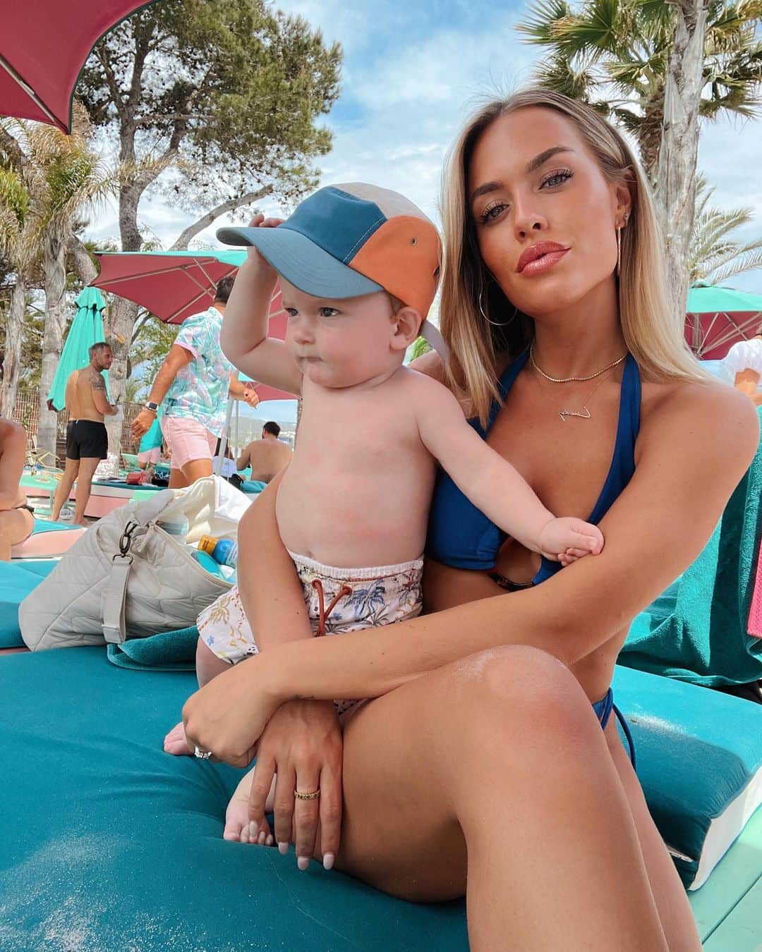 ロッティー・トムリンソンさんのインスタグラム写真 - (ロッティー・トムリンソンInstagram)「our new Ibiza normal 🥰 @bambukuibiza the best day 💘 thank you 🫶🏼」5月8日 17時08分 - lottietomlinson