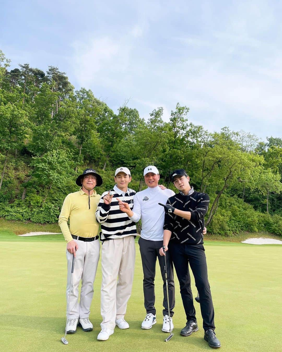 オン・ジュワンさんのインスタグラム写真 - (オン・ジュワンInstagram)「인생 두번째 #홀인원 2023 hole in one⛳️ 작년에도 9번 아이언이였는데 또 9번 아이언. 어버이날 아버지 단체 모임에서 해버린.. 28명 단체..😅 홀인원의 행운~⚡️많은 분들이 가져가서 남은  2023년 건강하고 대박나길🙏  #어버이날#골프#홀인원#뉴스프링빌2cc」5月8日 22時43分 - onjuwan1211