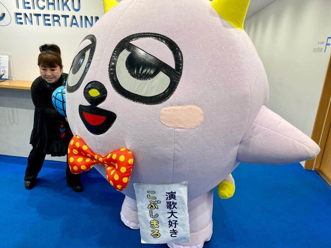 天童よしみさんのインスタグラム写真 - (天童よしみInstagram)「今月24日発売 星見酒のキャンペーンです テイチク会社で取材です  #カラフル#カラオケファン#星見酒」5月8日 17時17分 - tendo_yoshimi_official