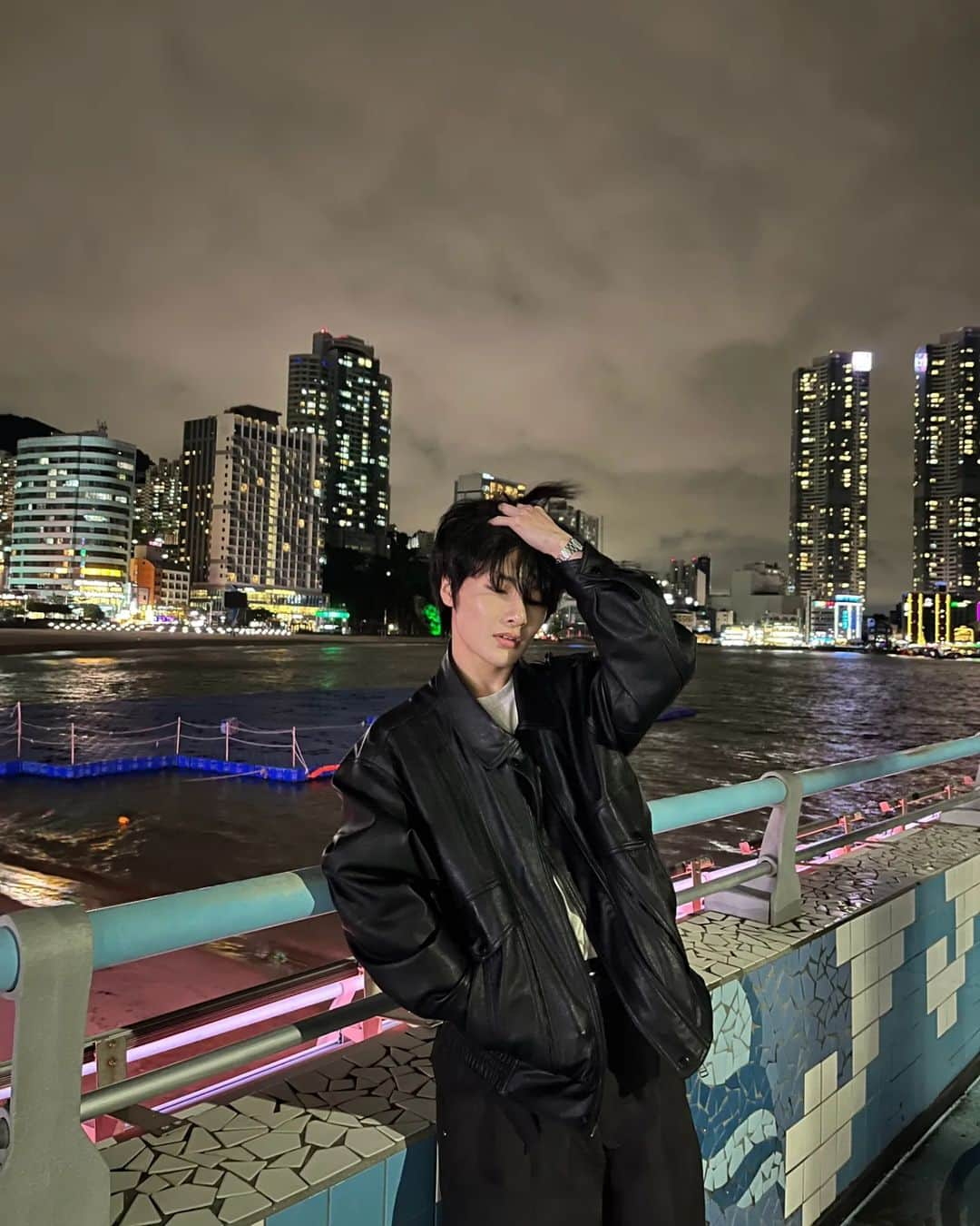 Stray Kidsさんのインスタグラム写真 - (Stray KidsInstagram)「🌃 #StrayKids#STAY#IN스타그램#🦊」5月8日 17時30分 - realstraykids