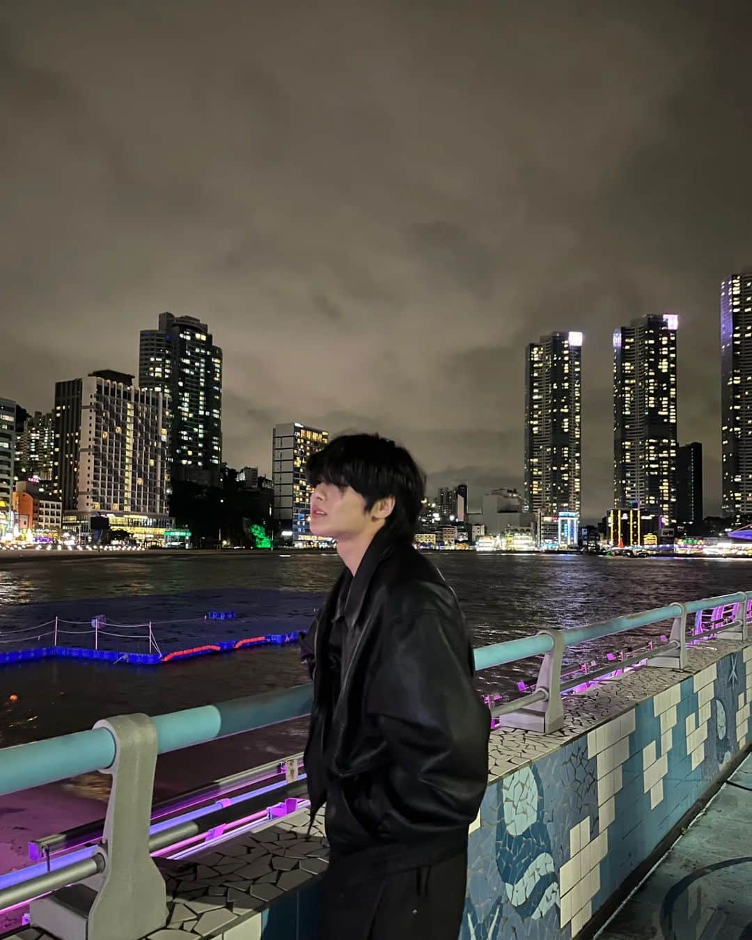 Stray Kidsさんのインスタグラム写真 - (Stray KidsInstagram)「🌃 #StrayKids#STAY#IN스타그램#🦊」5月8日 17時30分 - realstraykids