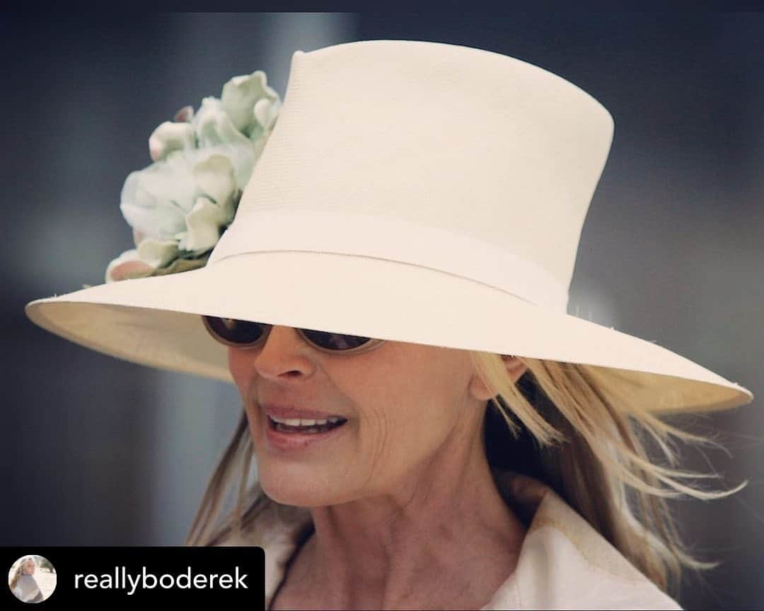 フィリップトレーシーさんのインスタグラム写真 - (フィリップトレーシーInstagram)「Repost@reallyboderek It’s Derby Day! Any tips for me? Reminiscing about some of my favorite Derbies and my favorite @philiptreacy Hat. #kentuckyderby #triplecrown #horses #horseracing @breederscup」5月8日 17時30分 - philiptreacy