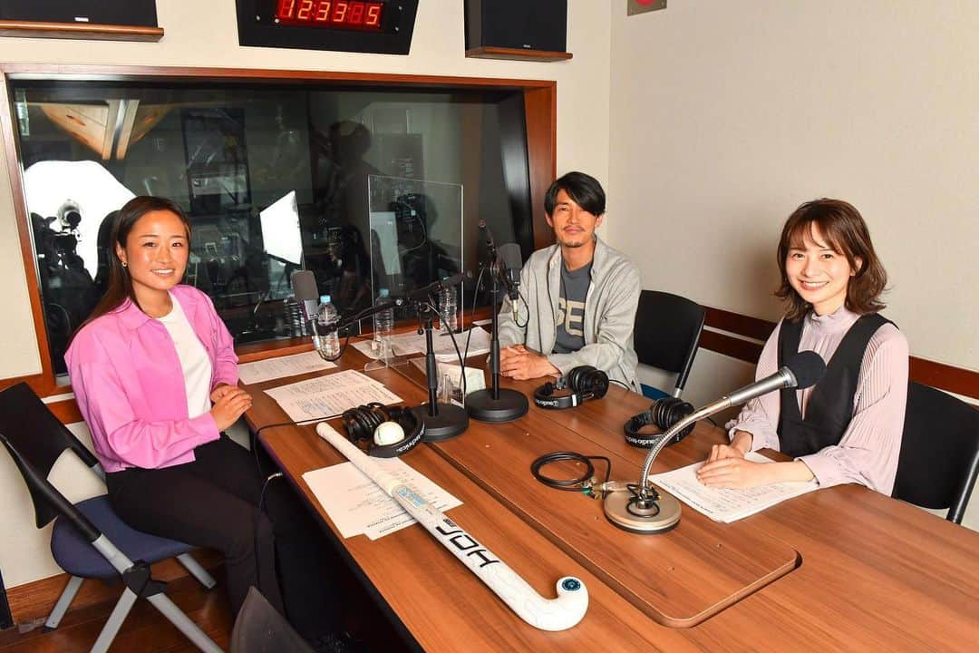 及川栞さんのインスタグラム写真 - (及川栞Instagram)「. 【 Radio information 📻】 全国ラジオ出演情報!! 全国JFN系列で放送中の 『SPORTS BEAT supported by TOYOTA 』 5/13(土)と5/20(土)の２週連続で10時から10時50分に放送されます🫶🏾 藤木直人さんと高見侑里さんとホッケーをメインに 色々なお話を楽しくさせて頂きました。 嬉しいことに、藤木さんは東京オリンピックをテレビで 応援してくださっていたという事実がすごく嬉しかったです🏑🌸🇯🇵  ぜひ皆さんに聴いて頂きたいです！！ 全国どこでもJFN系列38局ネットでお聴きいただけます🙏 聴き逃しても @radiko_jp で視聴期間ありますが、聴けます！  #radio#onair#comingsoon#mywork#hockey#international#japan#verdy#verdyfamily#takarabelmont#beauty#strong#fitness#enjoy#lifemodel#athlete#smile#sunshine#radiko」5月8日 17時30分 - shihori.3