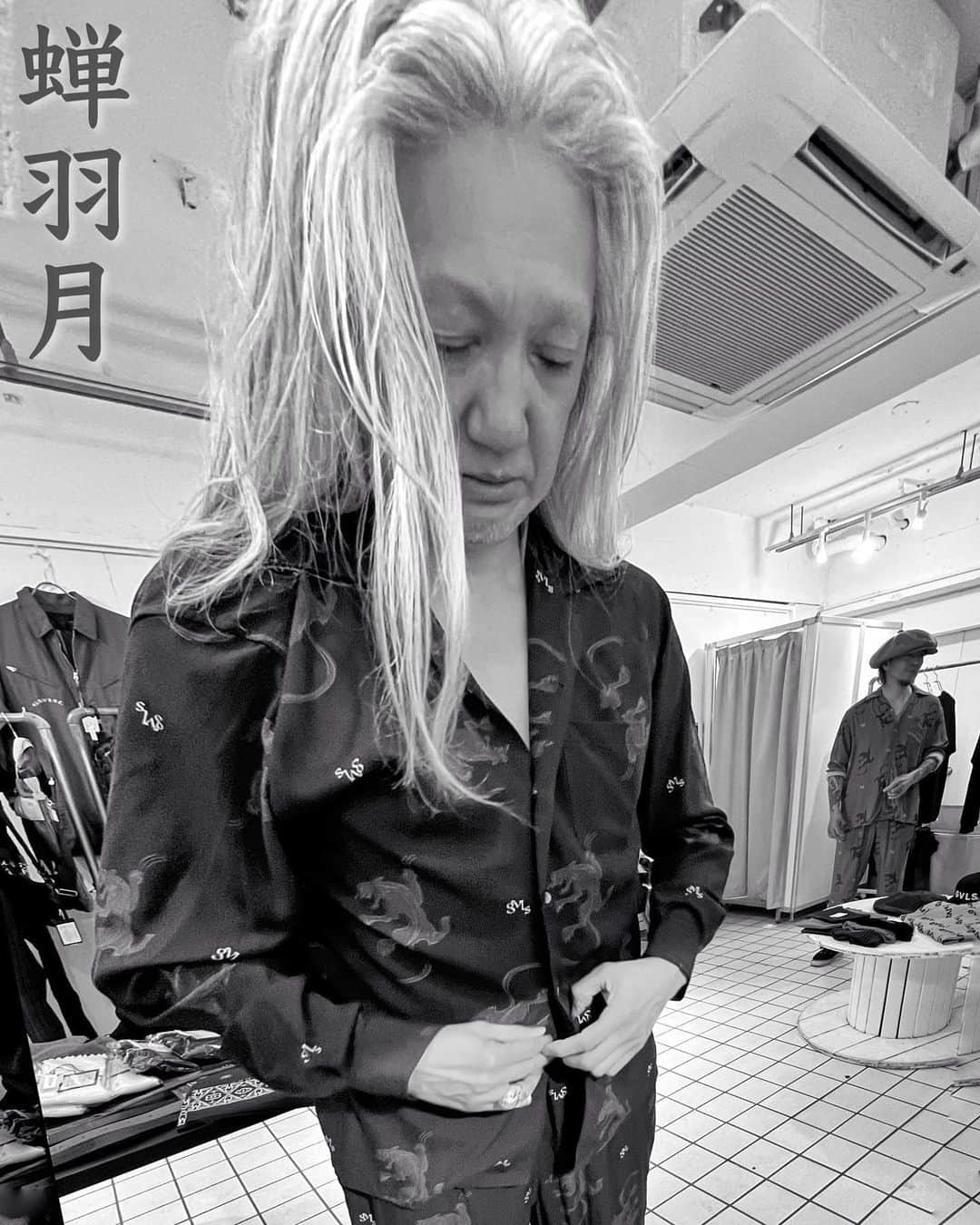 イマイアキノブのインスタグラム：「ꗴイマイ 6月の演奏  ♧6.3(土) @ KAVACH⚡︎YA 新宿  『君と逢う新宿』vol.50  出演 阿呆の匙 イマイアキノブ  開場 18:30 開演 19:00 ¥3000＋飲物代  予約 kavachya.yoyaku@gmail.com  問い KAVACH⚡︎YA  新宿区歌舞伎町2-9-18 ライオンズプラザ新宿2F ☎︎03 6233 8677 ーーーーーーーーー ♧6.8(木) @ 下北沢 Flowers Loft  『One Garden』  出演 イマイアキノブ 佐々木亮介  OPEN 18:30  START 19:00 ¥3500別途飲物代  主催 企画 THE PERMANENT PICTURES @the_permanent_pictures  Supported by MAZRI Inc. / Shimokitazawa Flowers Loft  TICKET INFO Shimokitazawa Flowers Loft　http://www.loft-prj.co.jp/flowersloft/  e+ https://eplus.jp/sf/detail/3847140001-P0030001 ーーーーーーーーー ♧6.10(土) @ 虎ノ門 Rethink Lounge   『Rock, Talk, Smoke….Drunk？ Vol.59』  出演 百々和宏(MO’SOME TONEBENDER)  OPEN 18:00  START 18:30 前売 3,800円  当日 4,000円 (＋ドリンク別500円)  【チケット】 ◎予約受付中 メールアドレス ukp@ukproject.com 件名 6/10 RTSD 本文 名前/人数/住所/電話番号をご記入の上お申し込みください。 メール受信後、3日以内に返信させていただきます。  会場・問い合わせ先 Rethink Lounge TORANOMON 東京都港区虎ノ門２丁目２－１住友不動産虎ノ門タワー1F TEL：03-5570-1033 [MON-FRI 10：00-18：00] ーーーーーーーーー ♧6.17(土) @ 大阪 épice cafe  出演 イマイアキノブ 山本久土  open17:00 start18:00 前売¥3,500 当日¥4,000(別途food & drink)  予約 épice cafe ☎︎ 06-6867-9937 大阪市北区中崎2丁目4-12エスコート105 ーーーーーーーーー ♧6.18(日)@岐阜adapter  出演 イマイアキノブ 山本久土  open17:00 start17:30 前売¥3,500 当日¥4,000(別途飲料代)  予約 adapter ☎︎ 050-6867-6686 https://r.goope.jp/waytogo/ 岐阜市清住町1-10 オオノ-ビル2F ーーーーーーーーー ♧6.24(土) @ 恵比寿 LIQUID ROOM URASUJI.25周年のイベント 詳細 @urasuji.base   出演 [LIVE] THE COLTS THE SCOOTERS THE NEATBEATS KING BROTHERS イマイアキノブカルテット 54NUDE HONEYS [DJ] DJ URASUJI.CREW SATO HASEGENTA OKANO ZONO  問い LIQUIDROOM  ☎︎ 03-5464-0800 http://www.liquidroom.net  ★年齢制限 未就学児入場不可となります (６歳以上チケットが必要)  #livemusic  #イマイアキノブ」