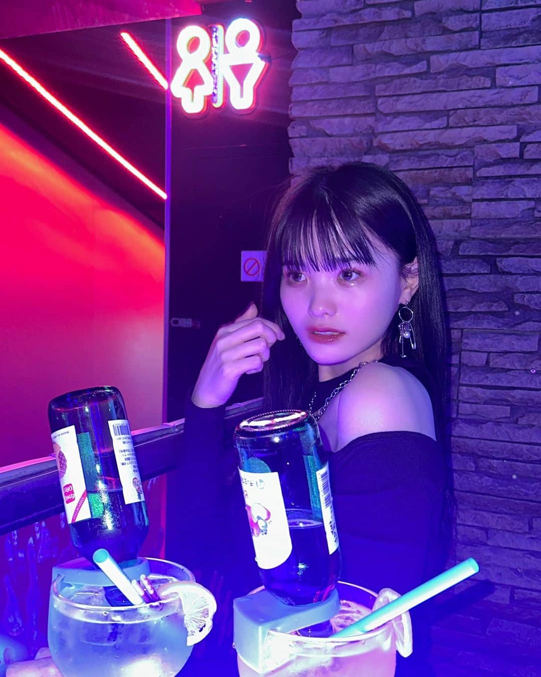 のインスタグラム：「. この日は友達3人で新大久保〜！ 韓国ギャルした🇰🇷 珍しくメイク濃いめ〜！ . . #오오티 #패션 #맞팔 #일상 #데일리룩 #撮影#model#モデル #salonmodel #撮影モデル#おしゃれさんと繋がりたい #オシャレさんと繋がりたい #撮影依頼受付中#関西サロンモデル#関東サロンモデル #ポートレート #被写体モデル #自撮り女子 #大阪サロンモデル #大阪サロモ #黒髪女子 #흑발 #黑发 #머리 #韓国ファッション #韓国グルメ #韓国ギャル #韓国ギャルコーデ #韓国コーデ」